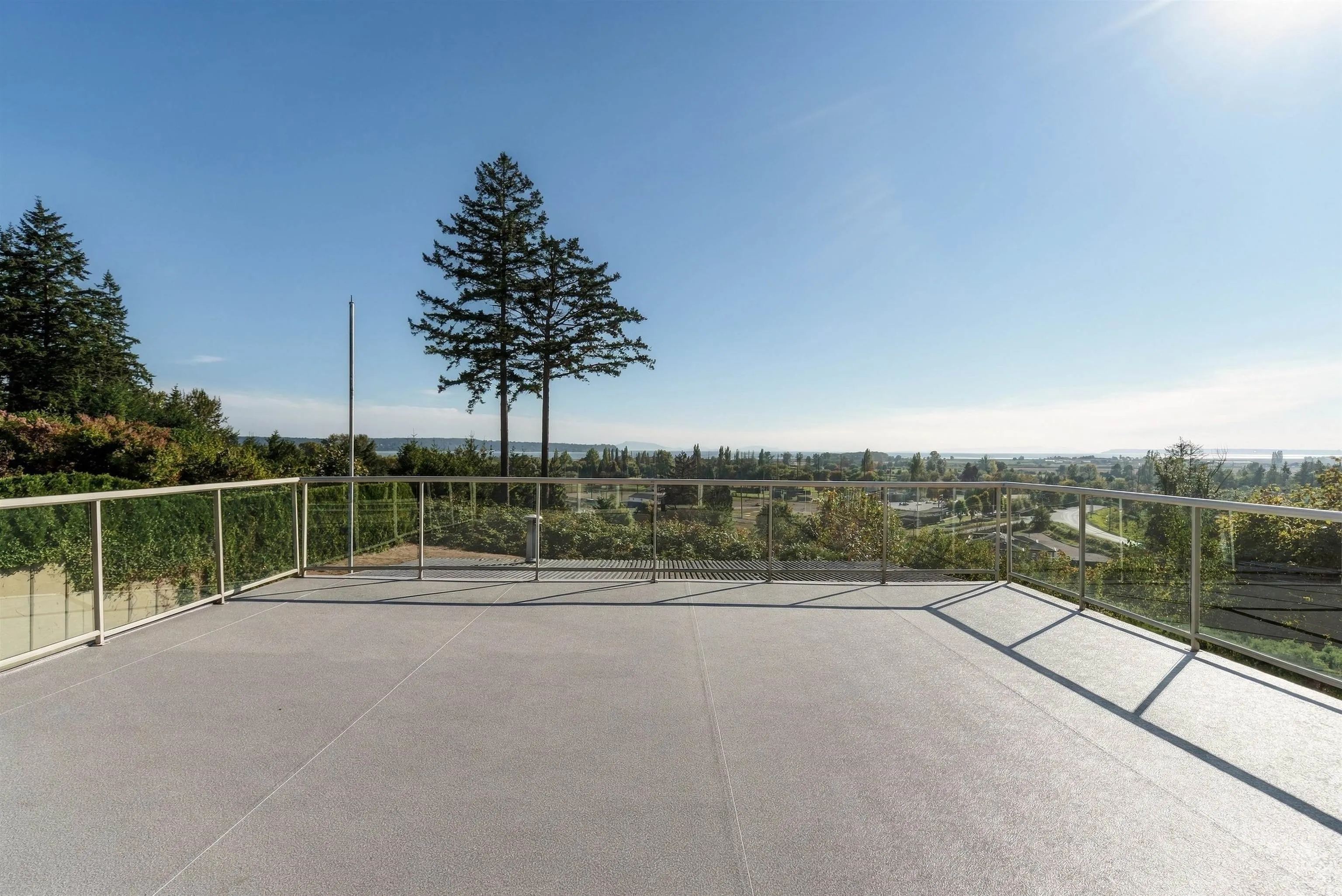 5575 Fairlight Crescent