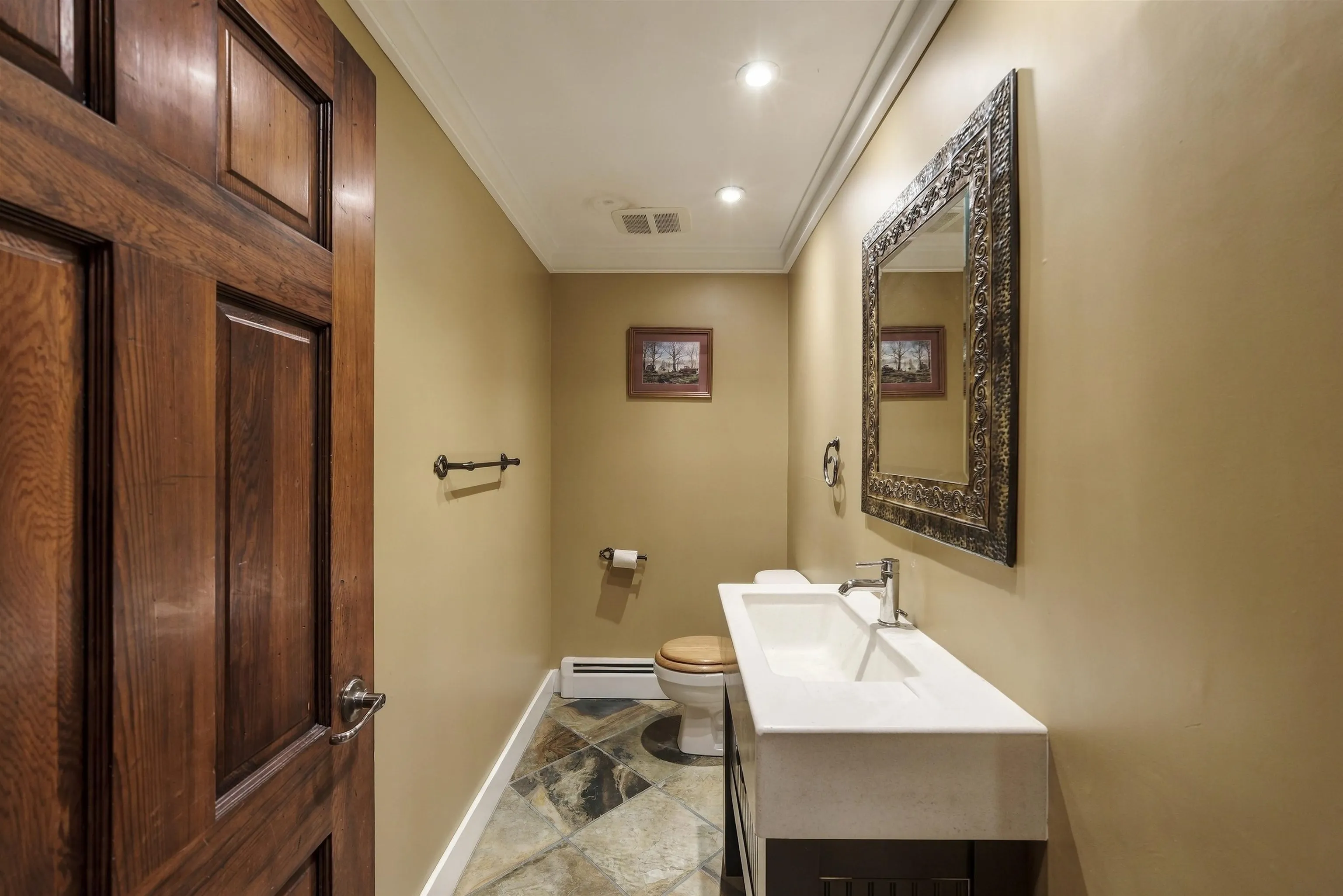 5575 Fairlight Crescent