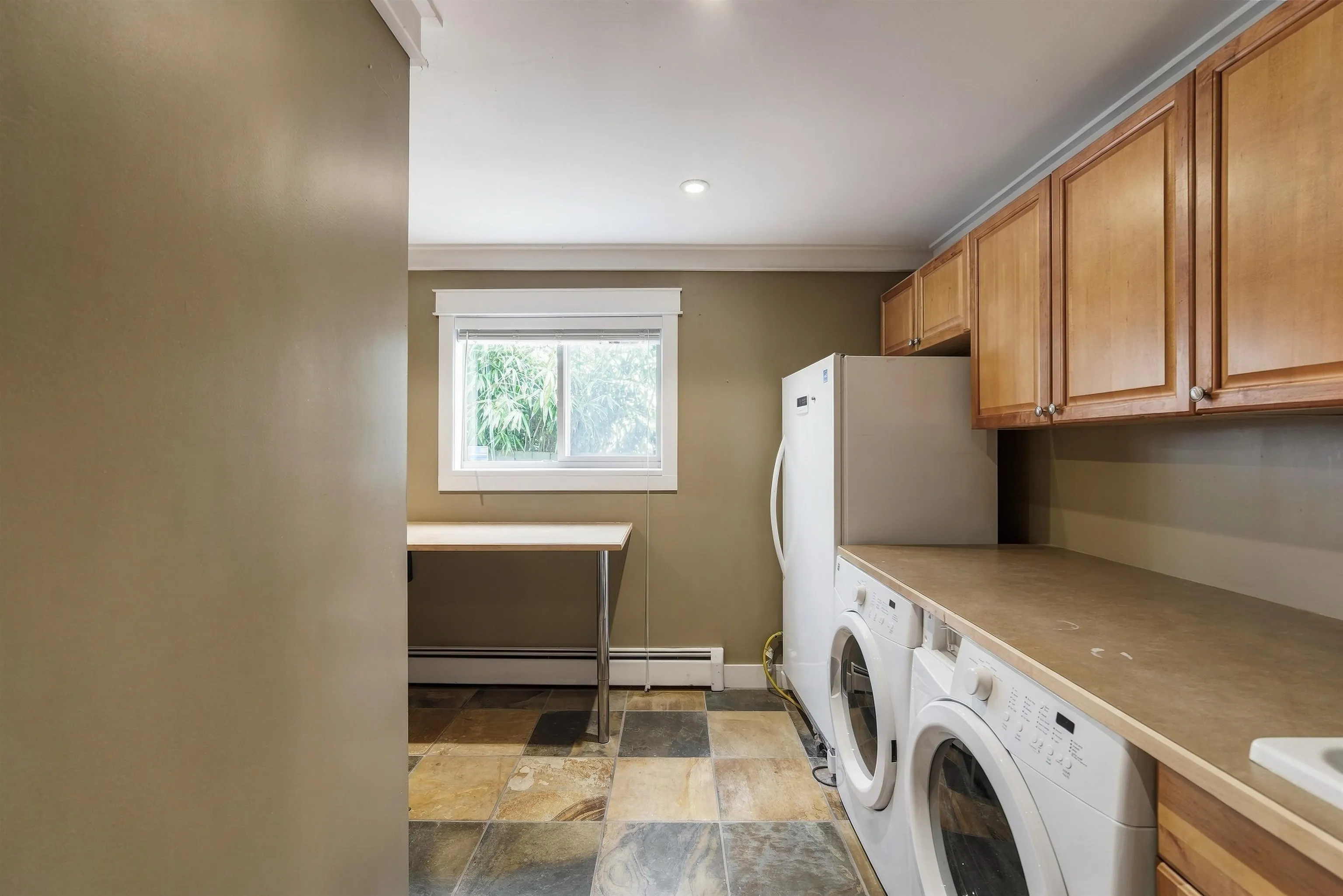 5575 Fairlight Crescent