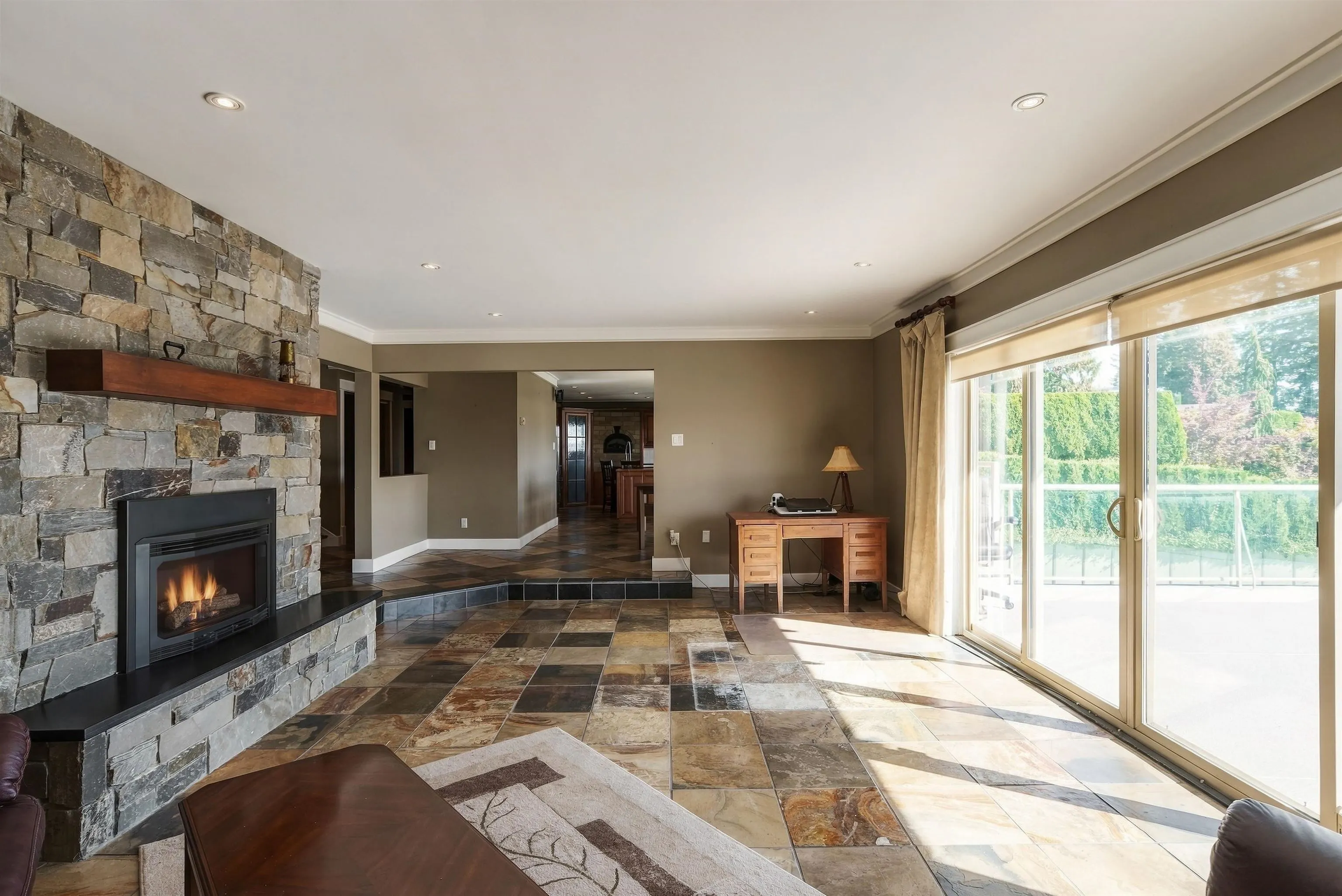 5575 Fairlight Crescent