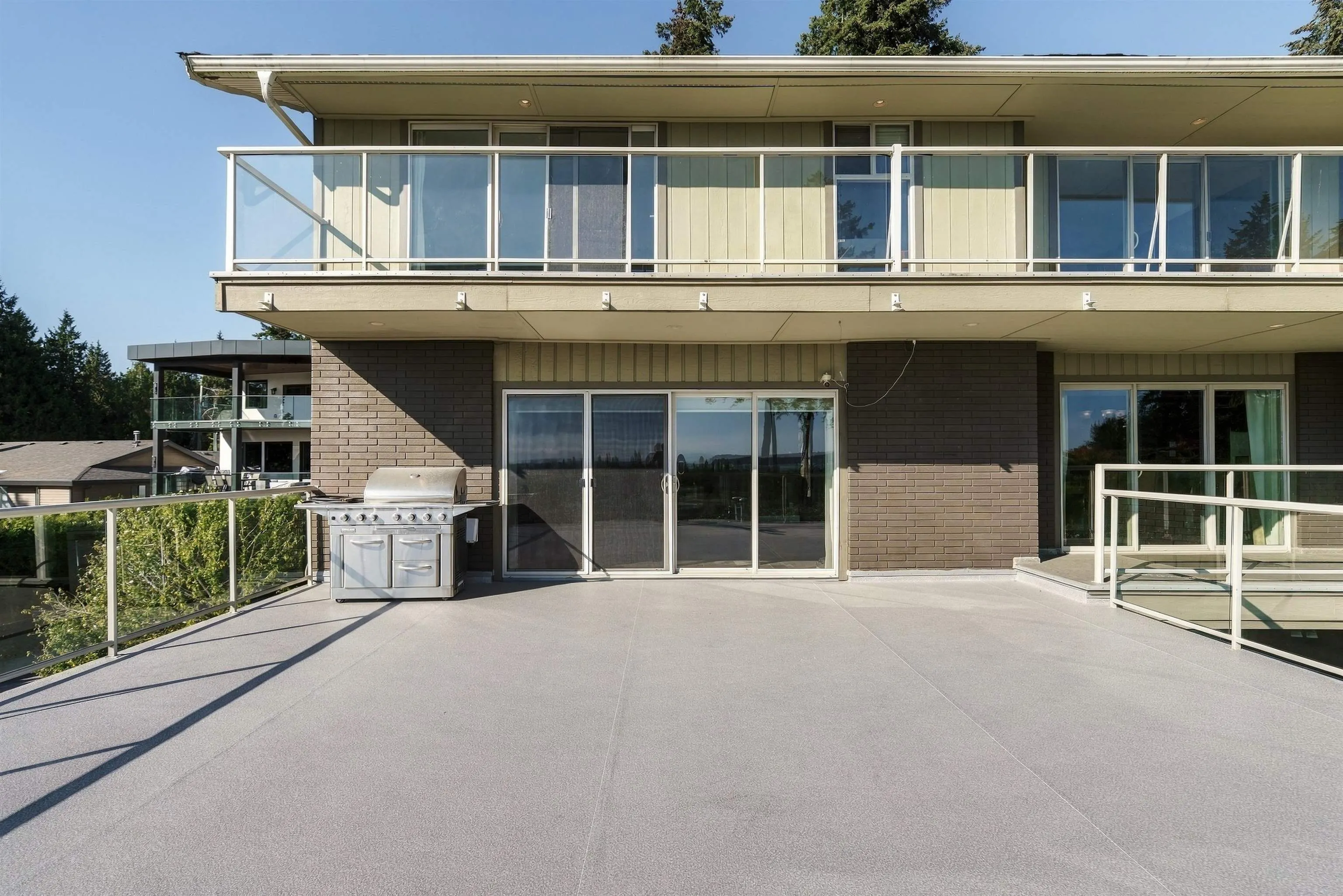 5575 Fairlight Crescent