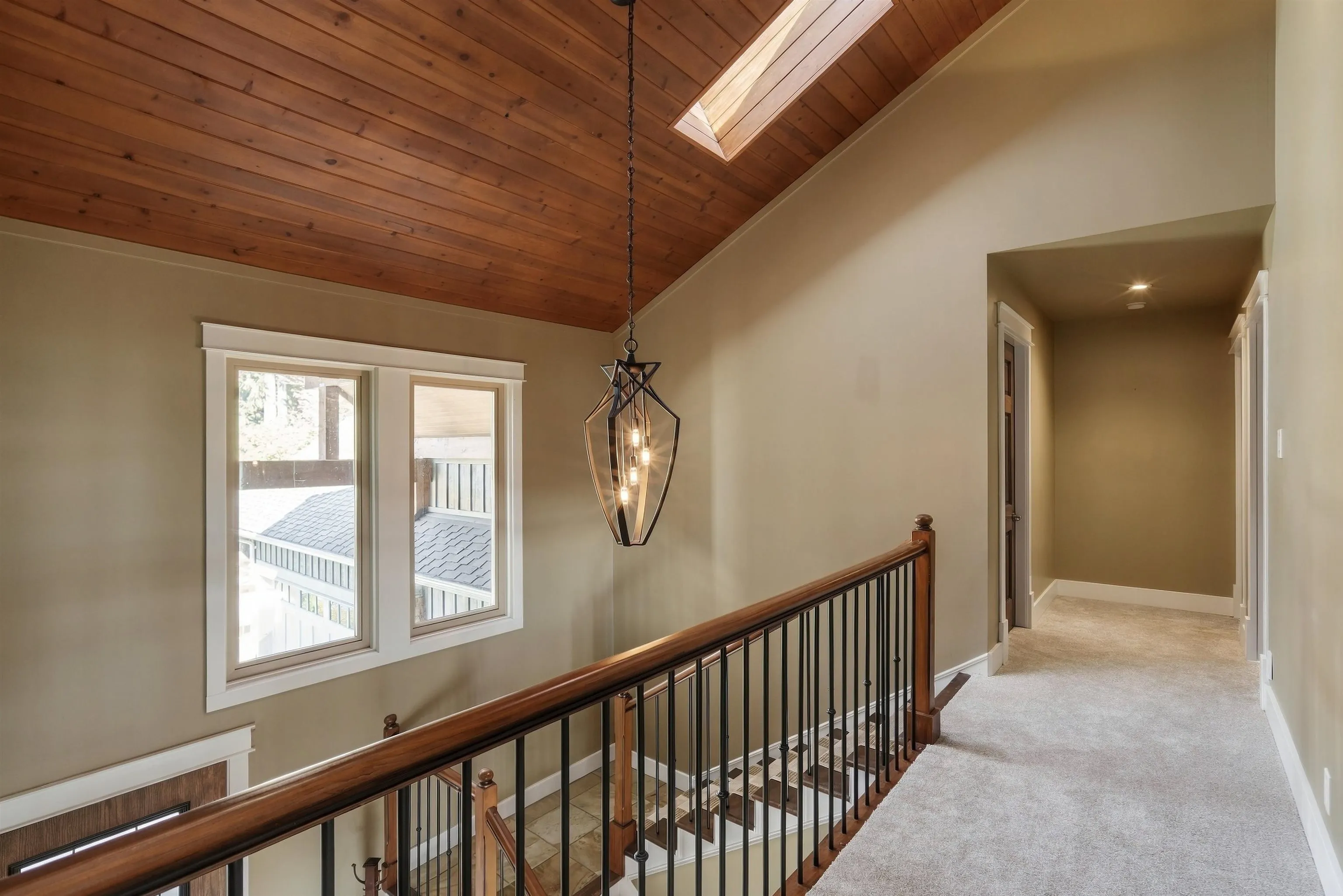 5575 Fairlight Crescent
