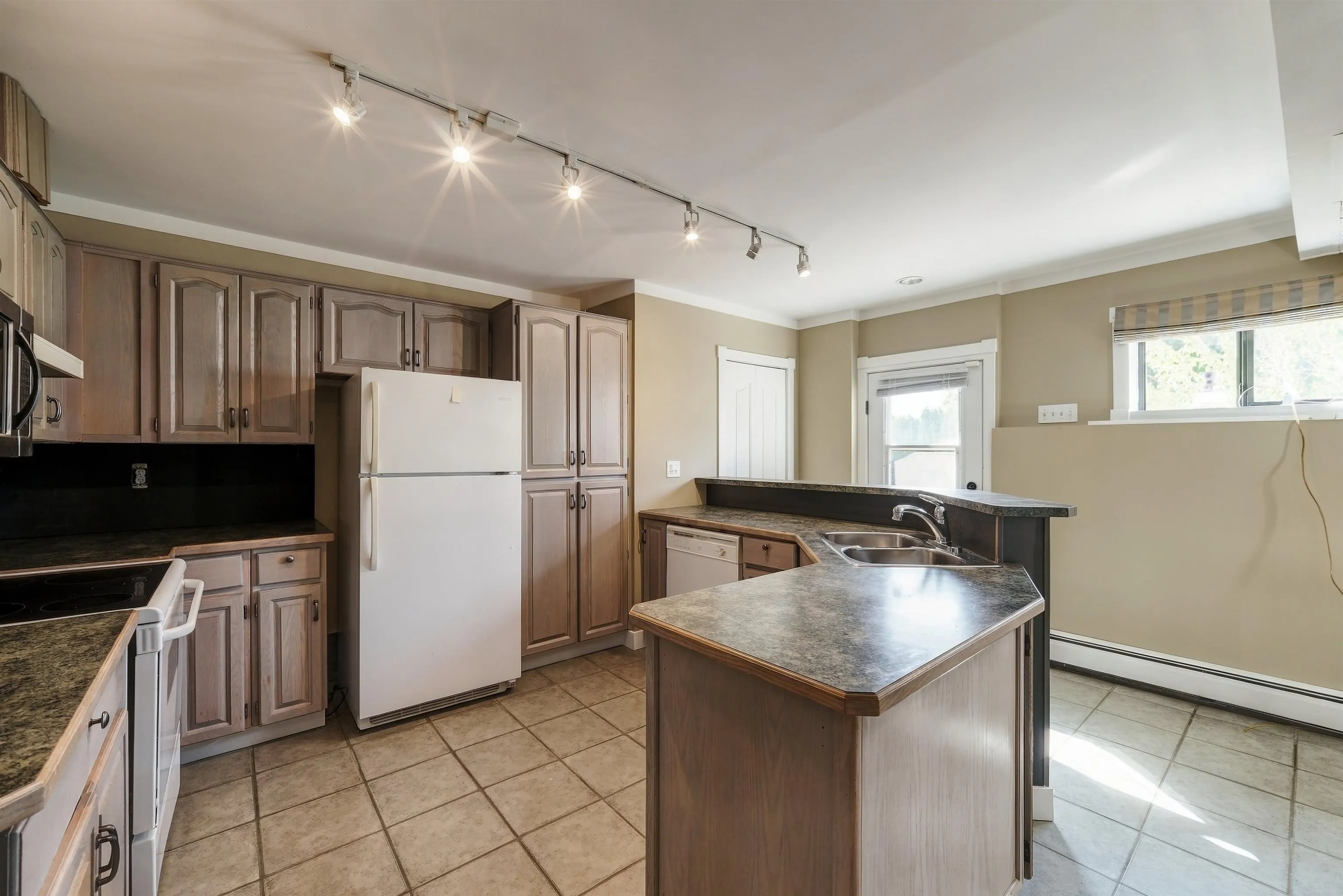 5575 Fairlight Crescent