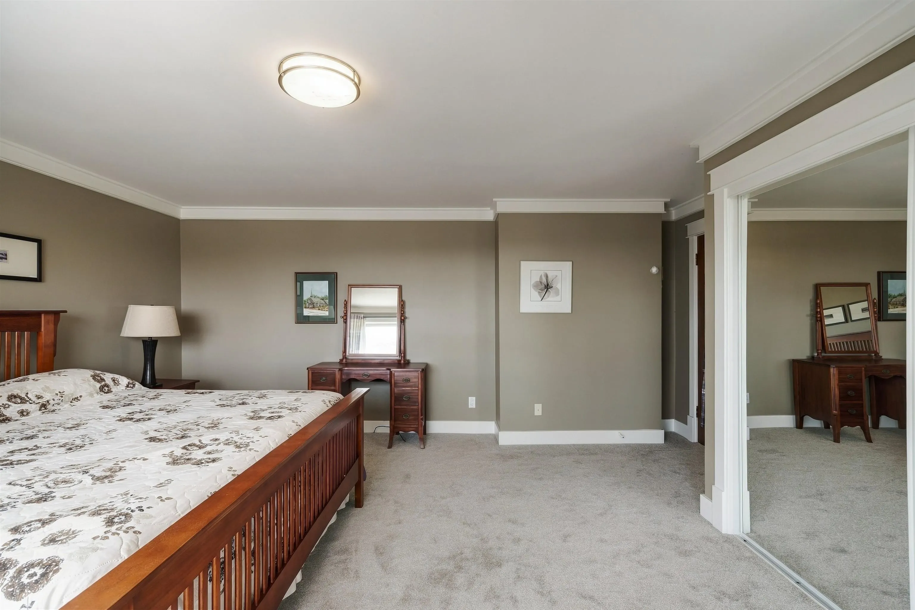 5575 Fairlight Crescent