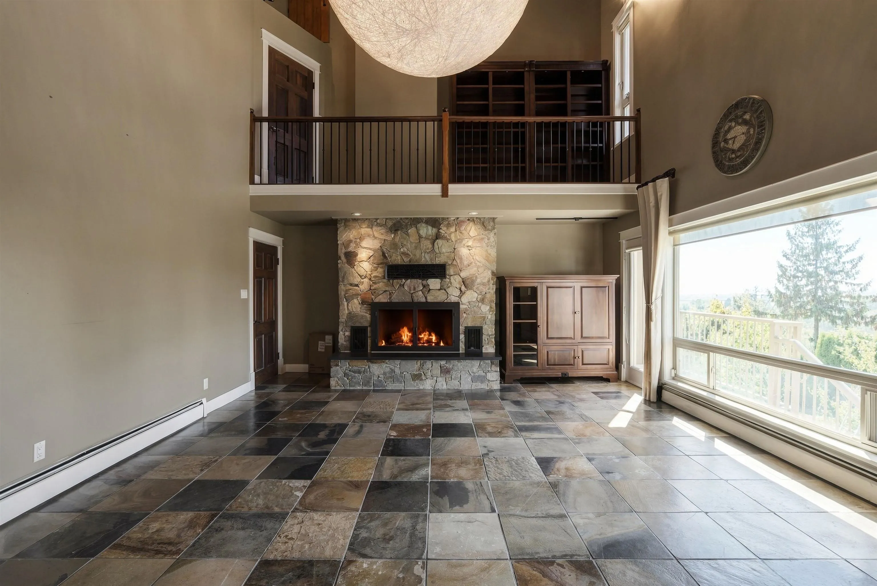 5575 Fairlight Crescent