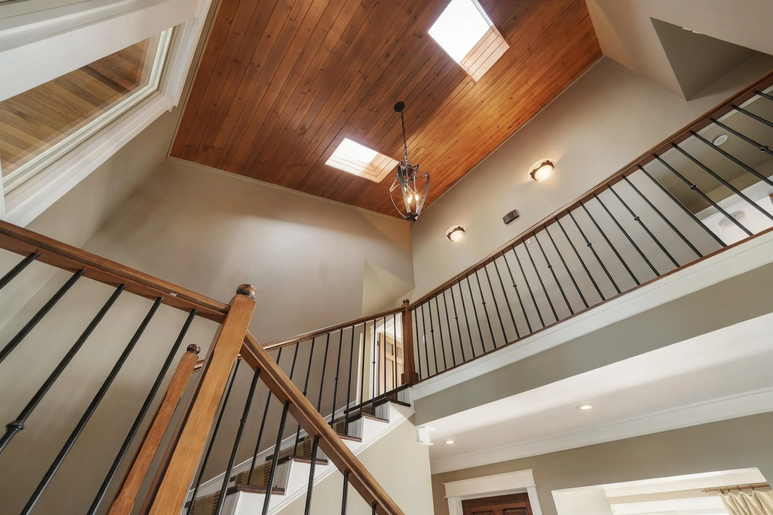 5575 Fairlight Crescent