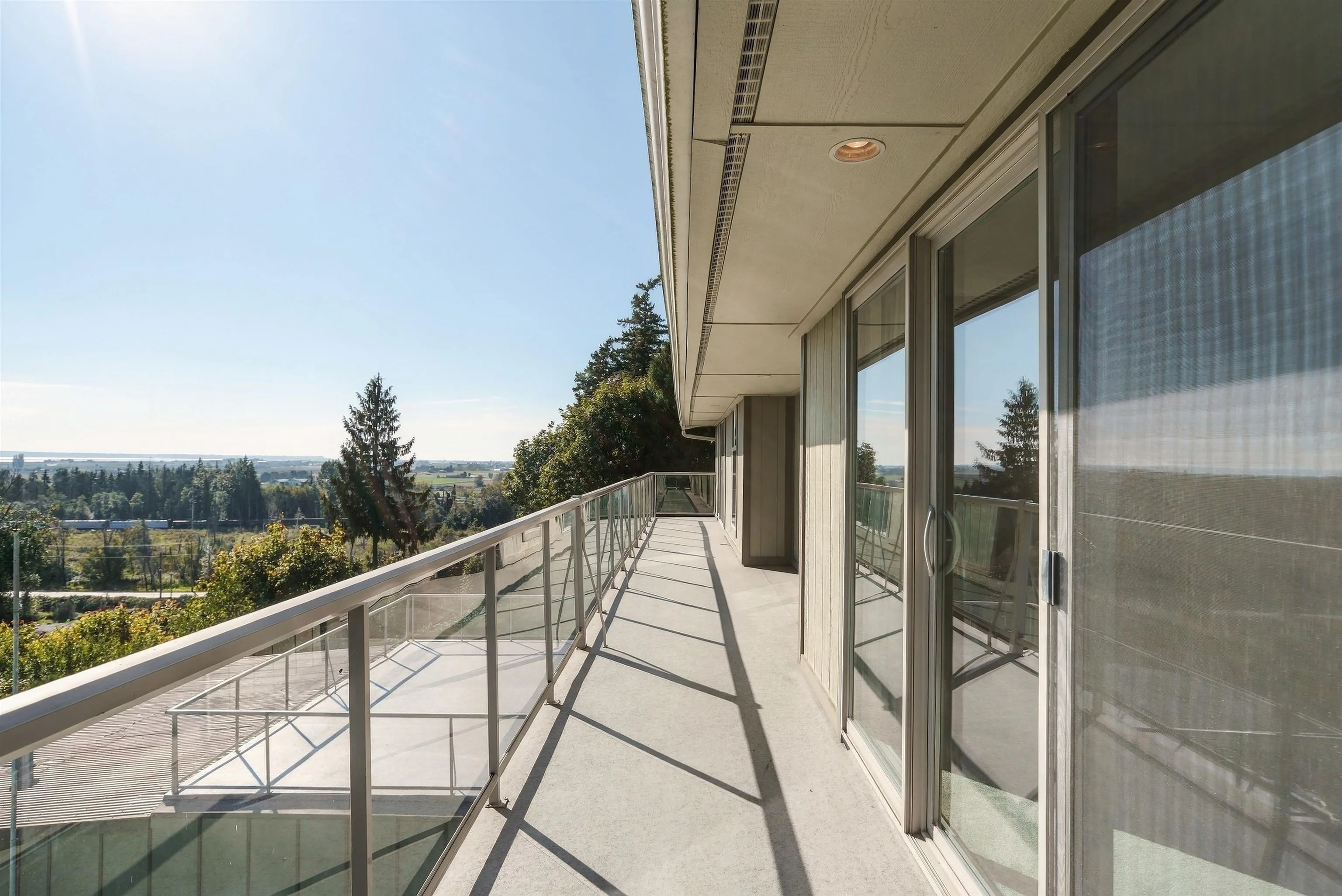 5575 Fairlight Crescent
