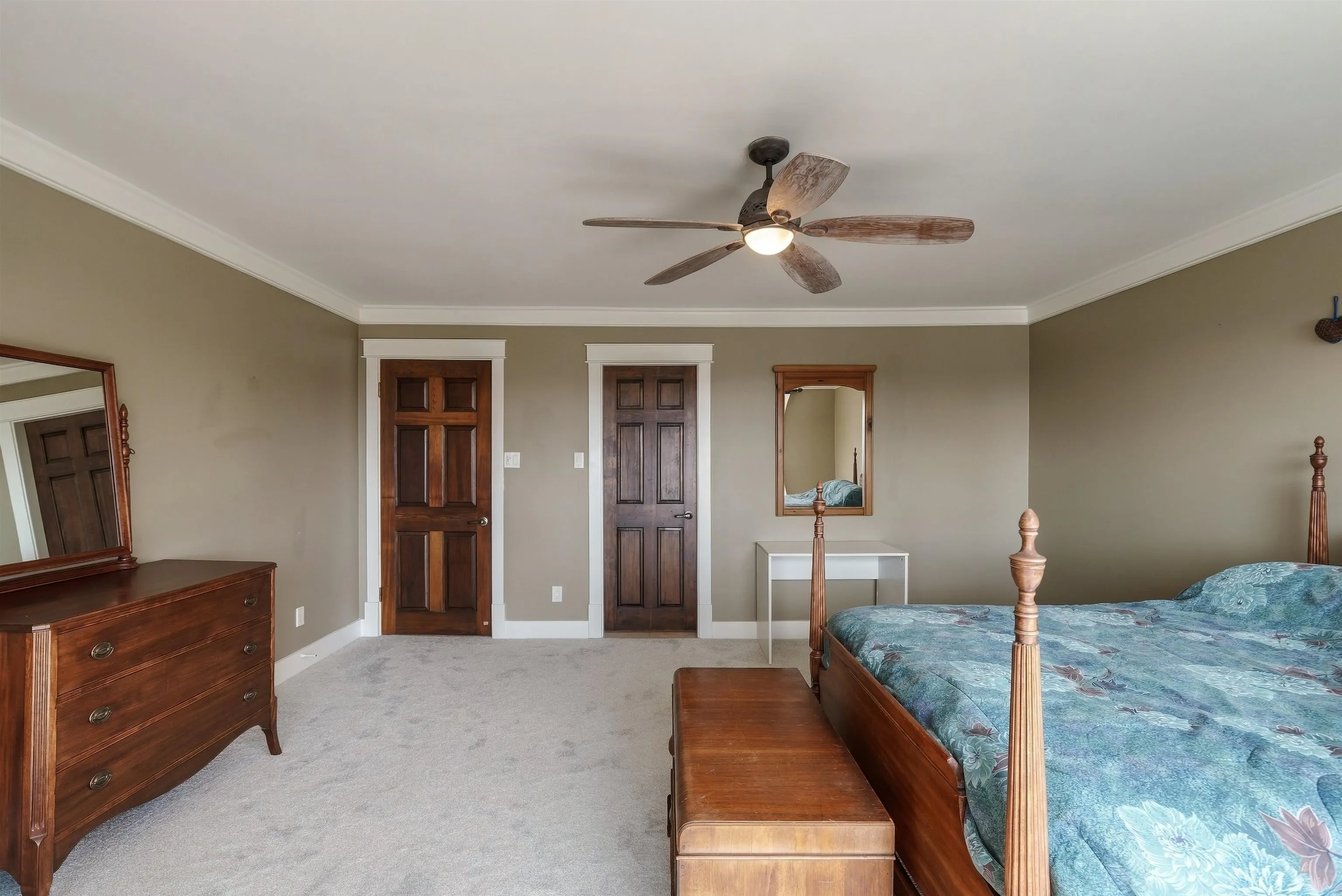 5575 Fairlight Crescent