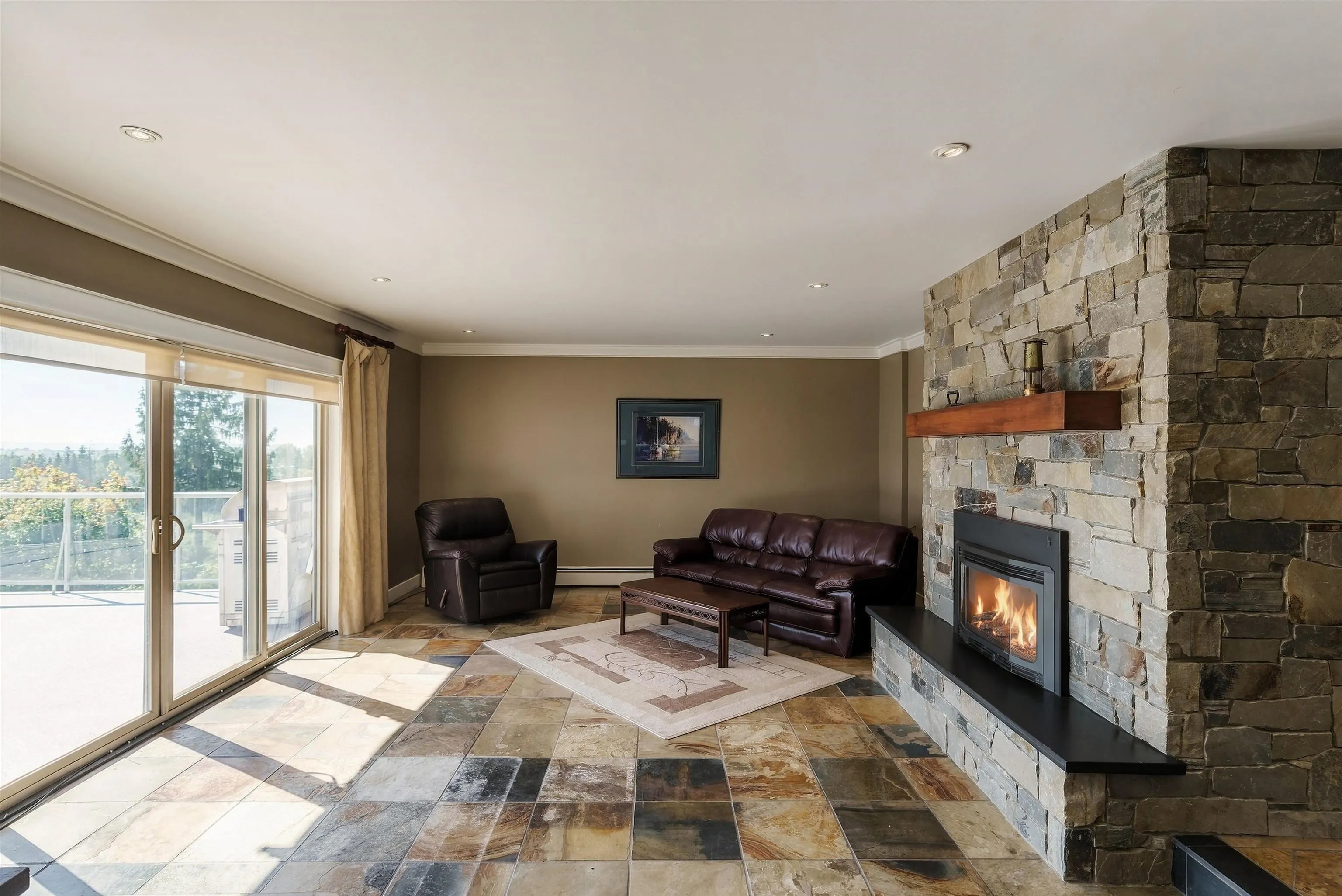 5575 Fairlight Crescent