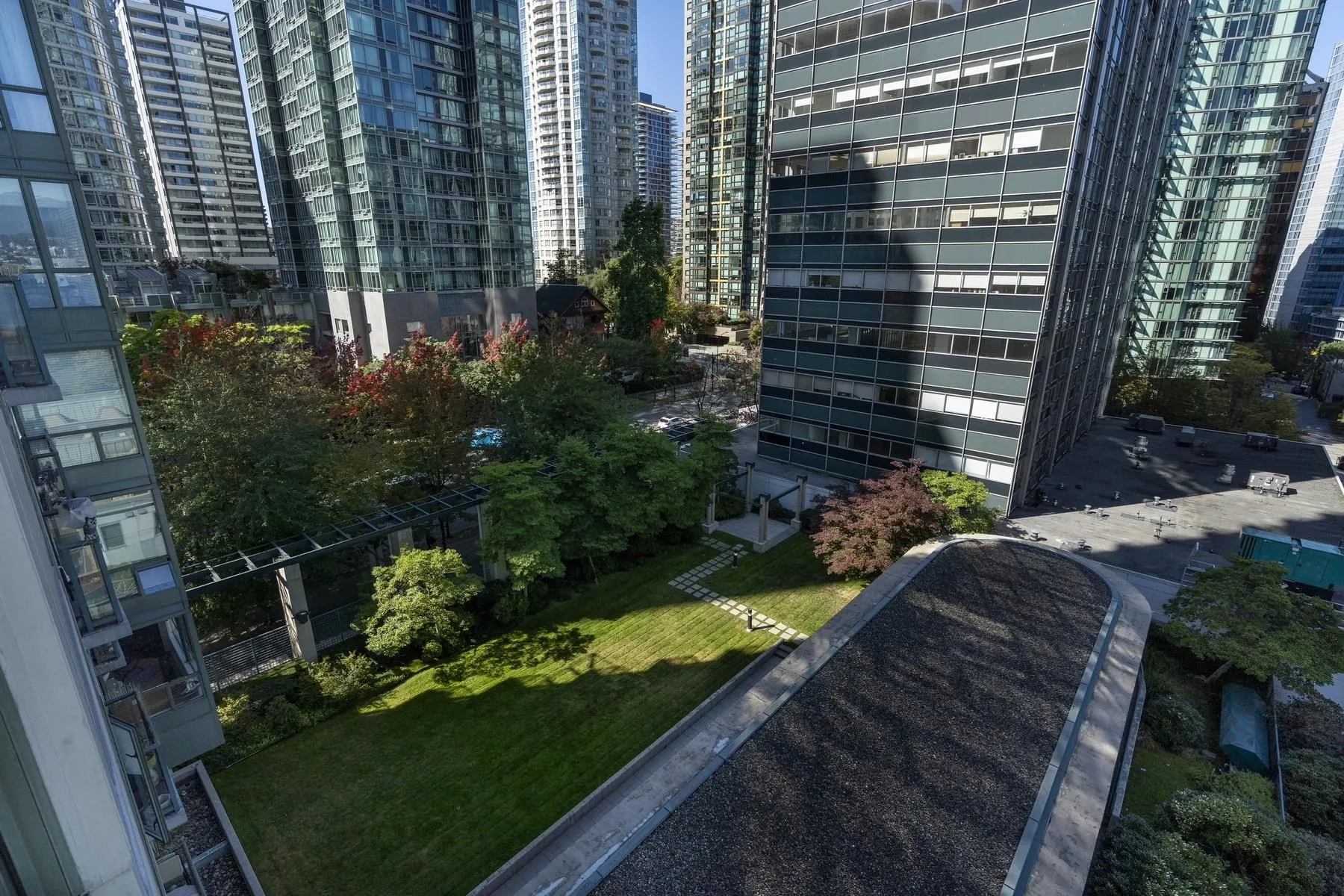 1239 W Georgia Street #607