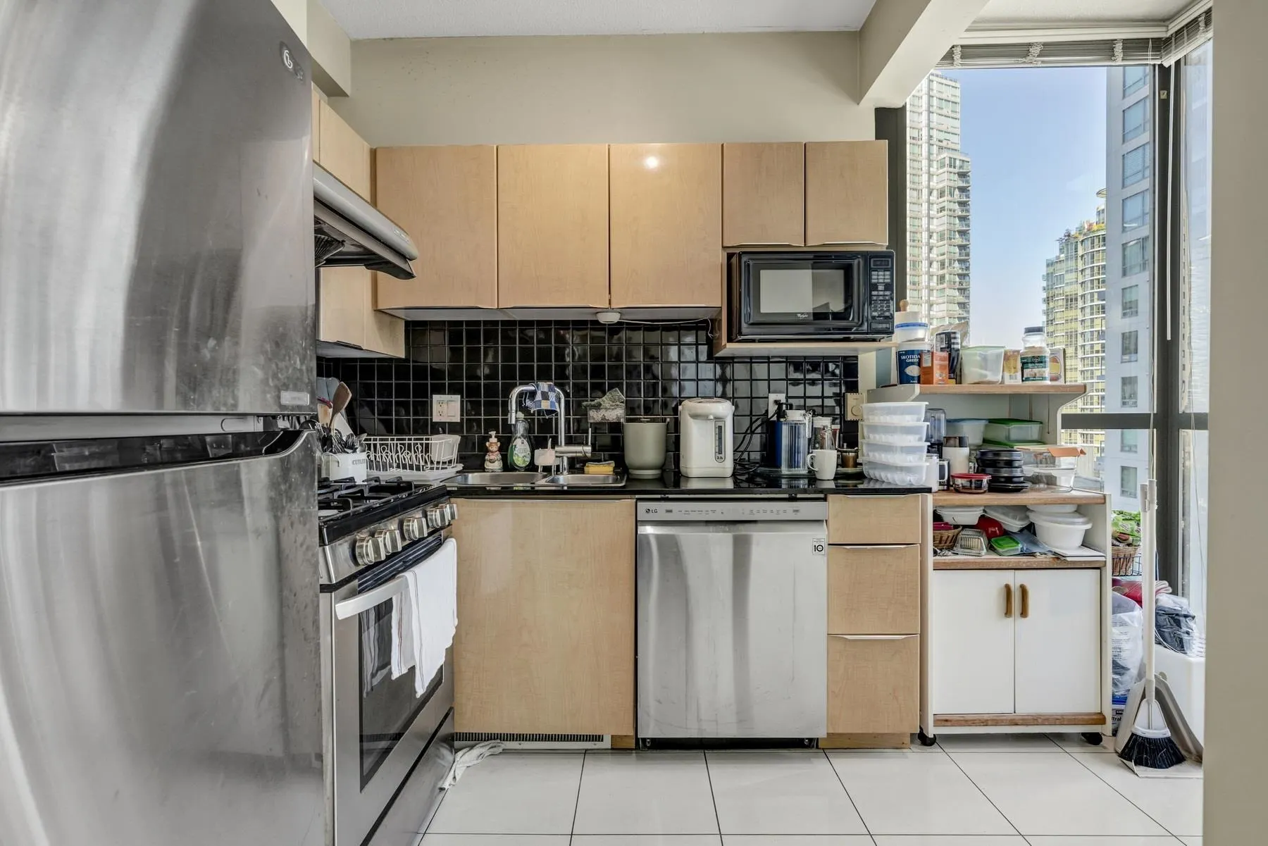 1239 W Georgia Street #607