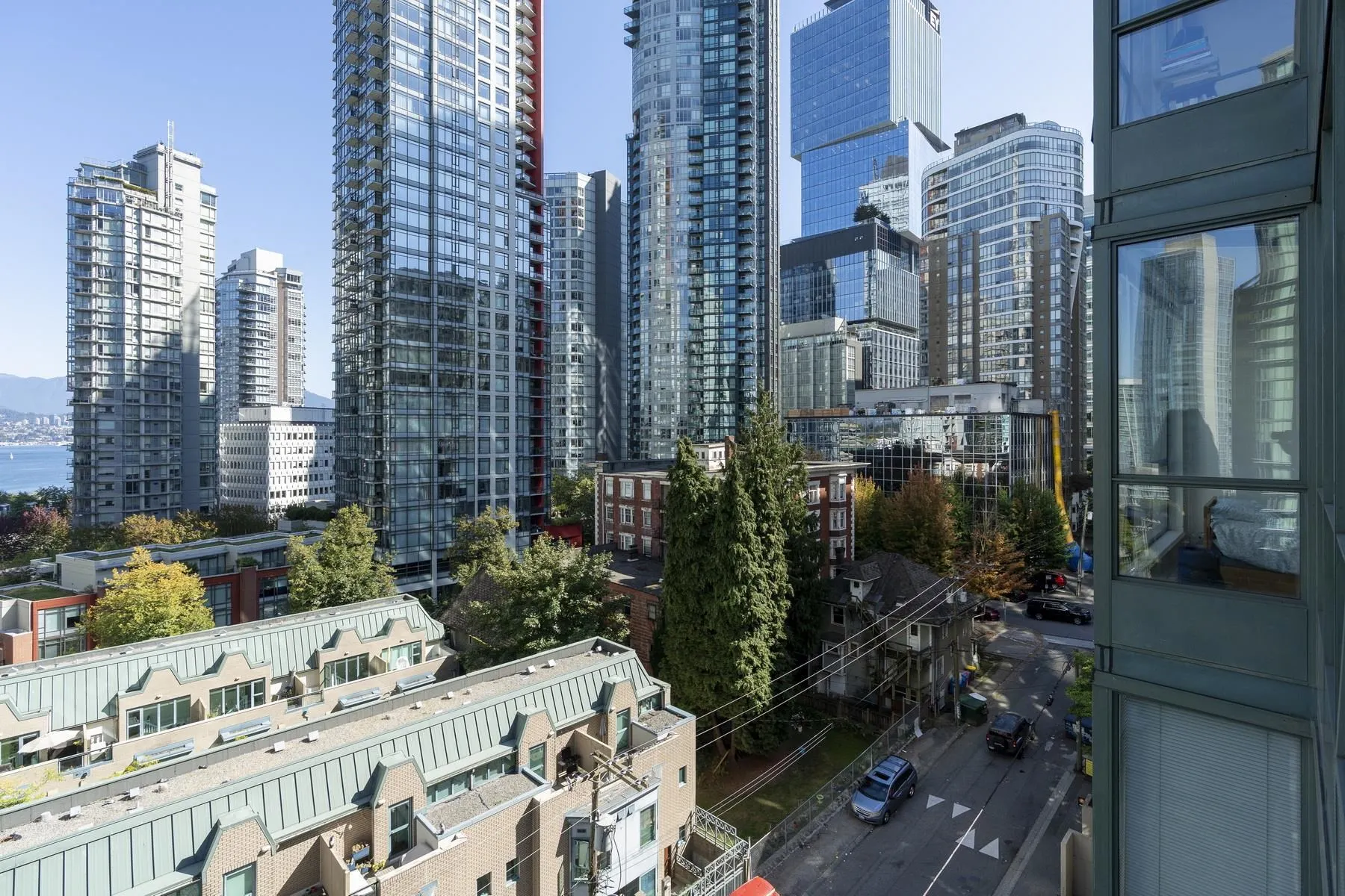 1239 W Georgia Street #607