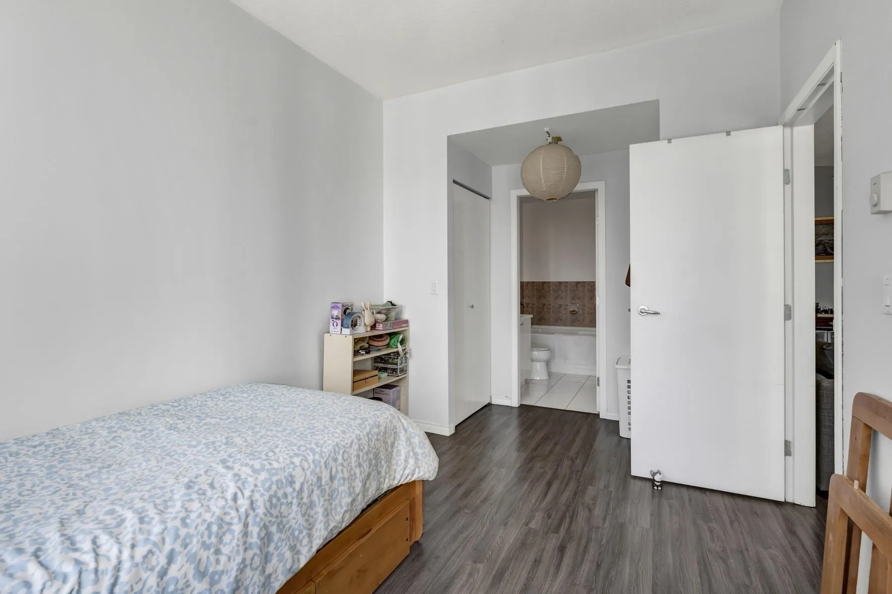 1239 W Georgia Street #607
