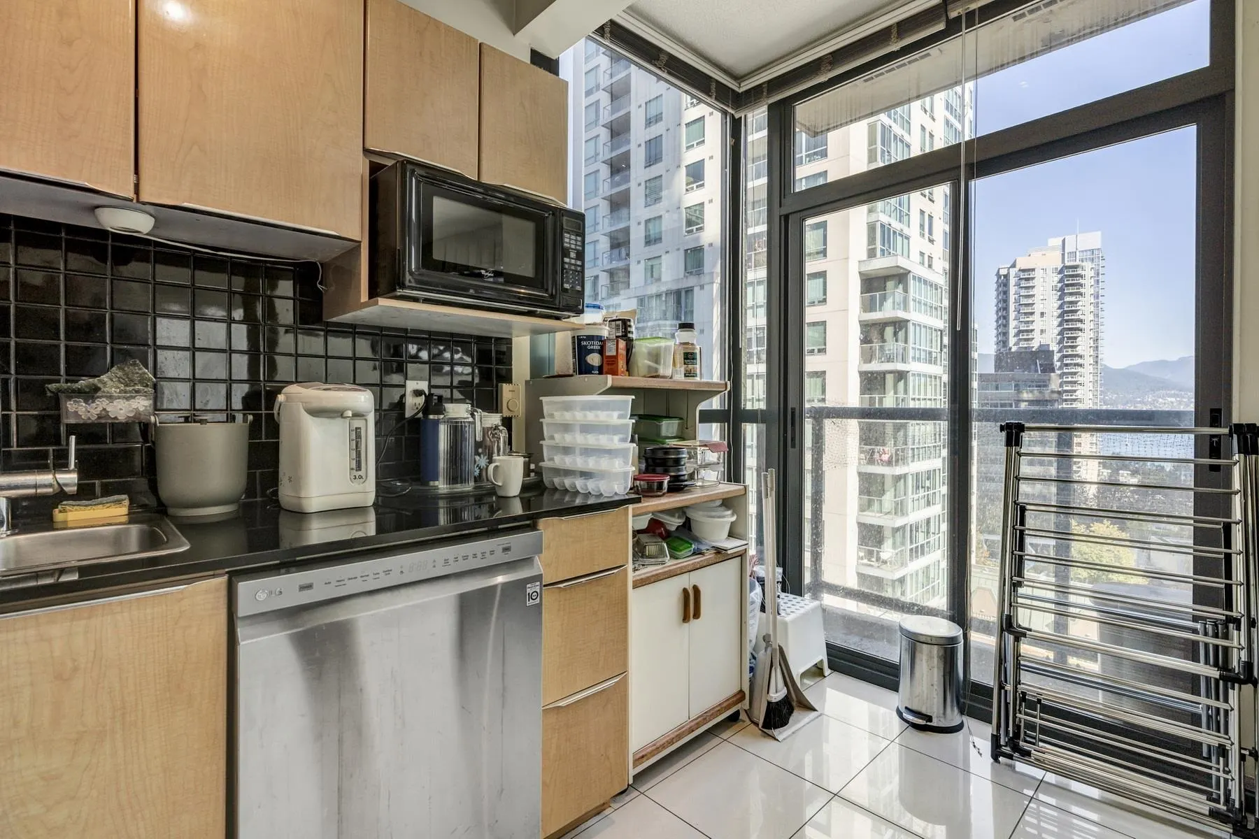 1239 W Georgia Street #607