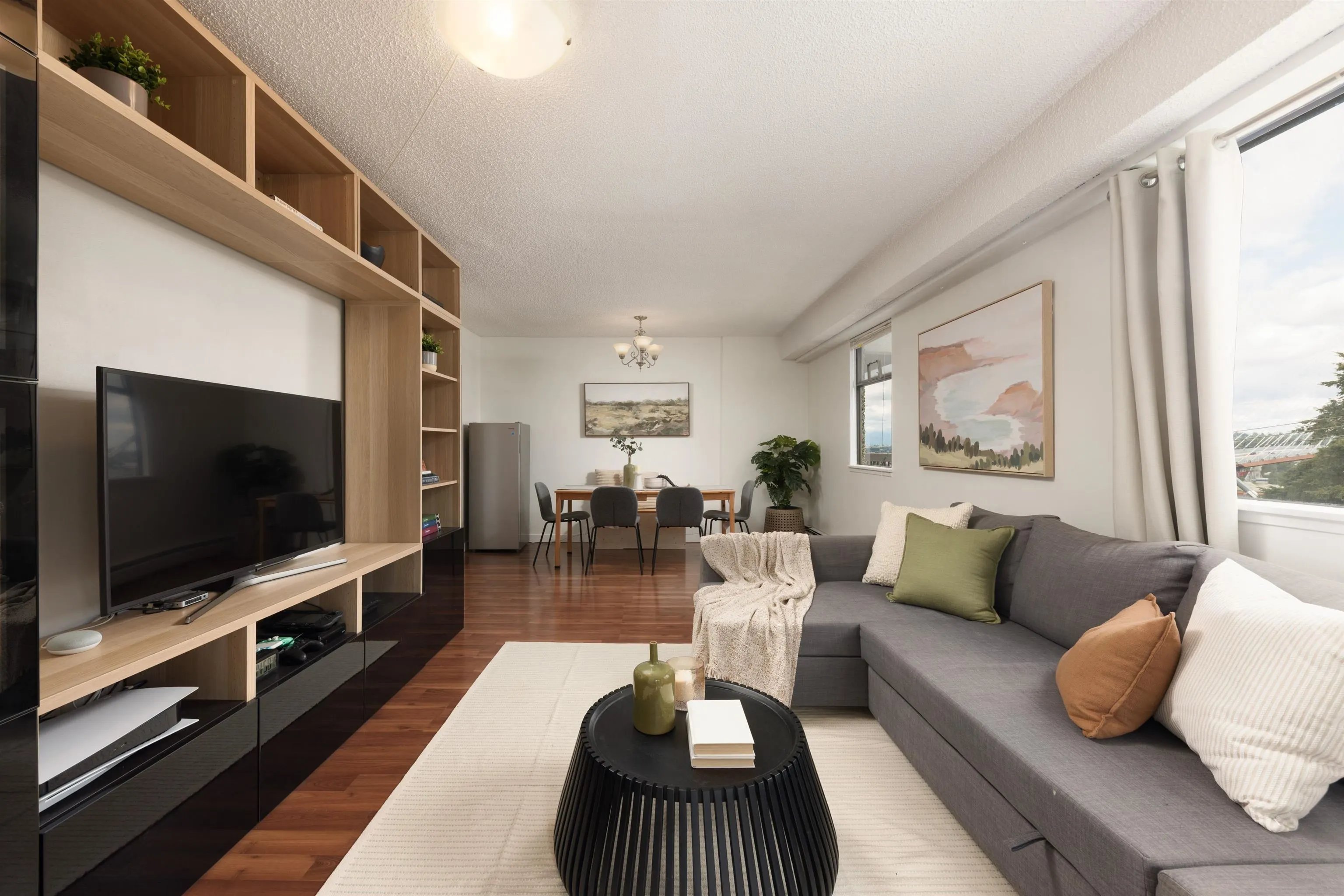 47 Agnes Street #404