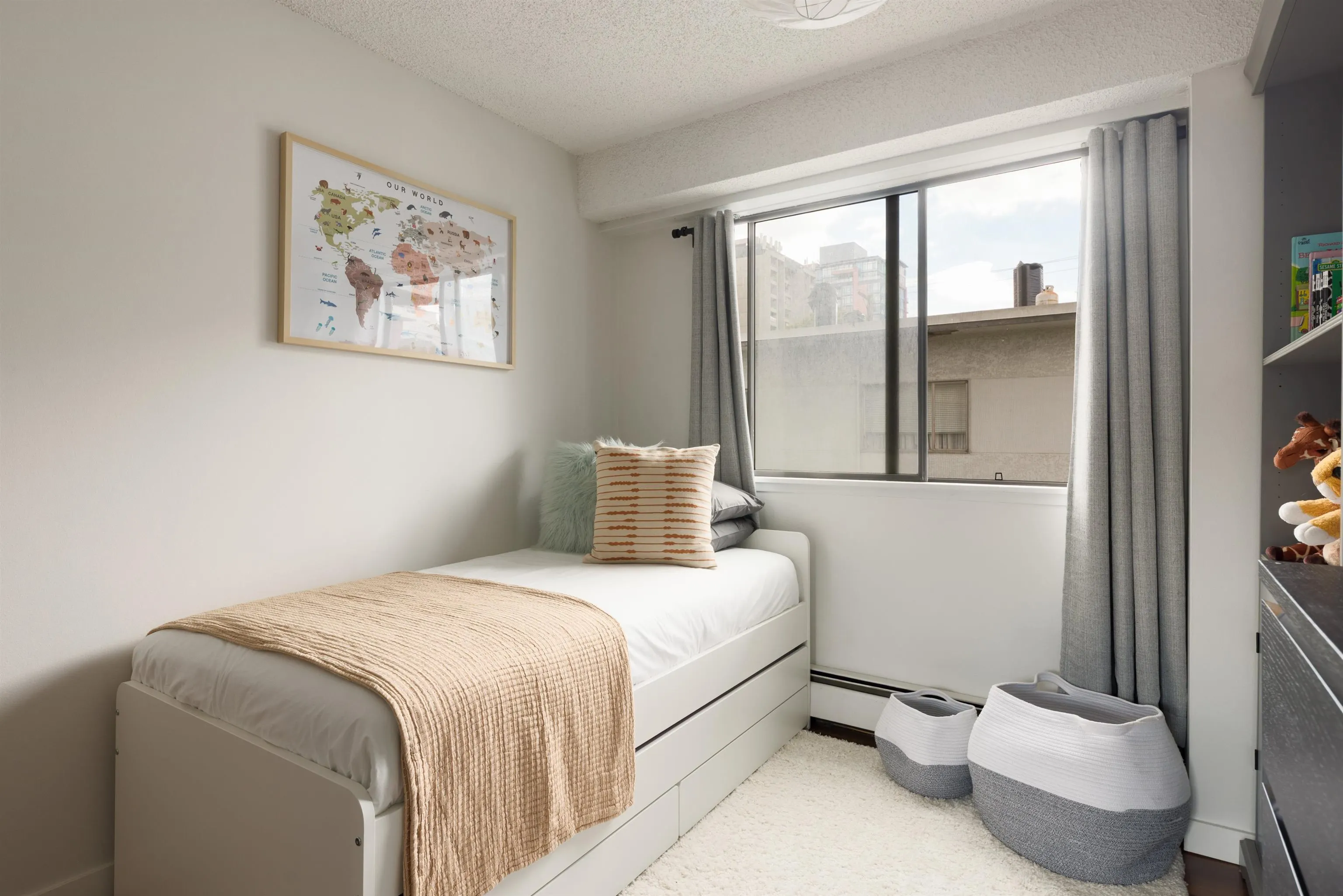 47 Agnes Street #404