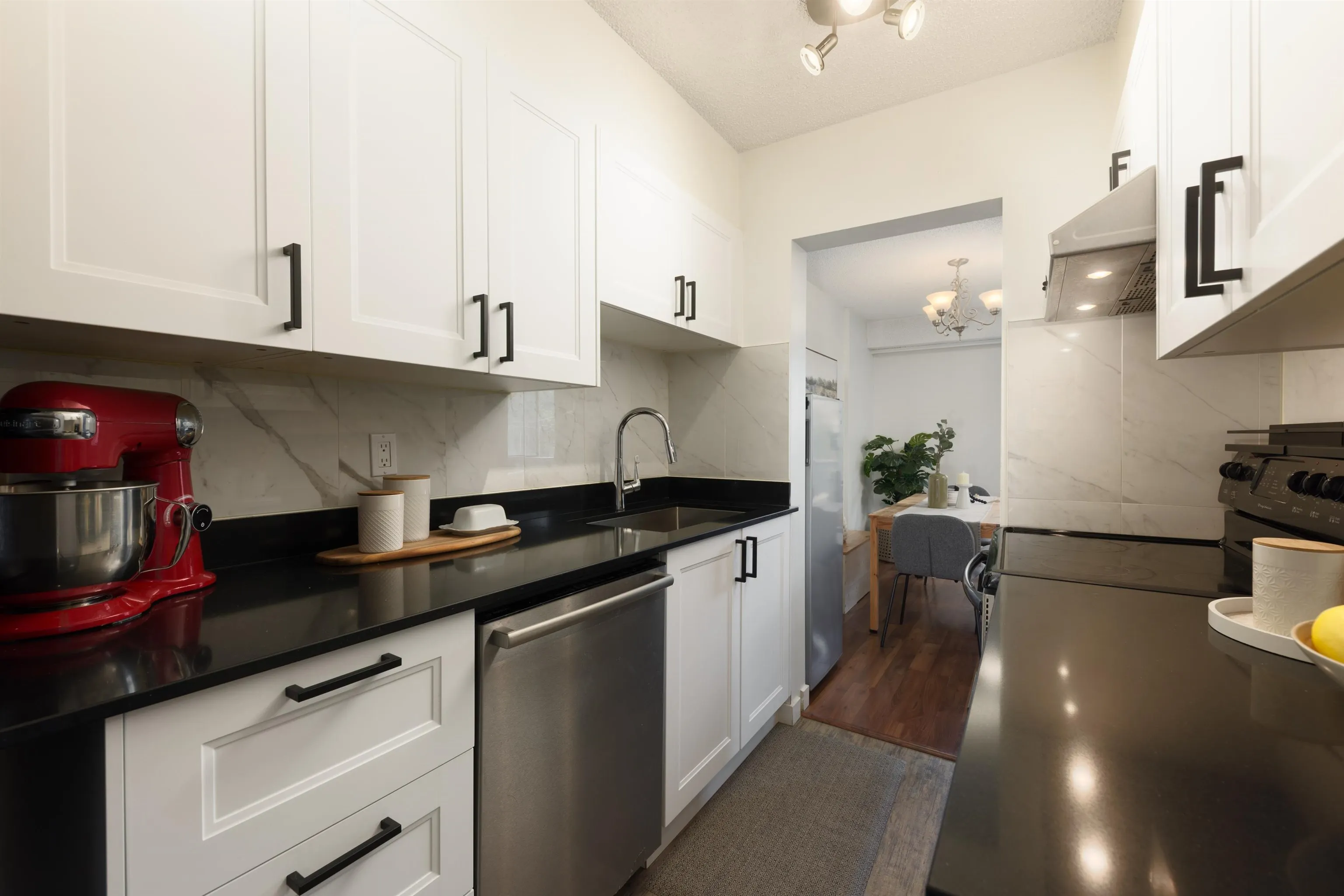 47 Agnes Street #404