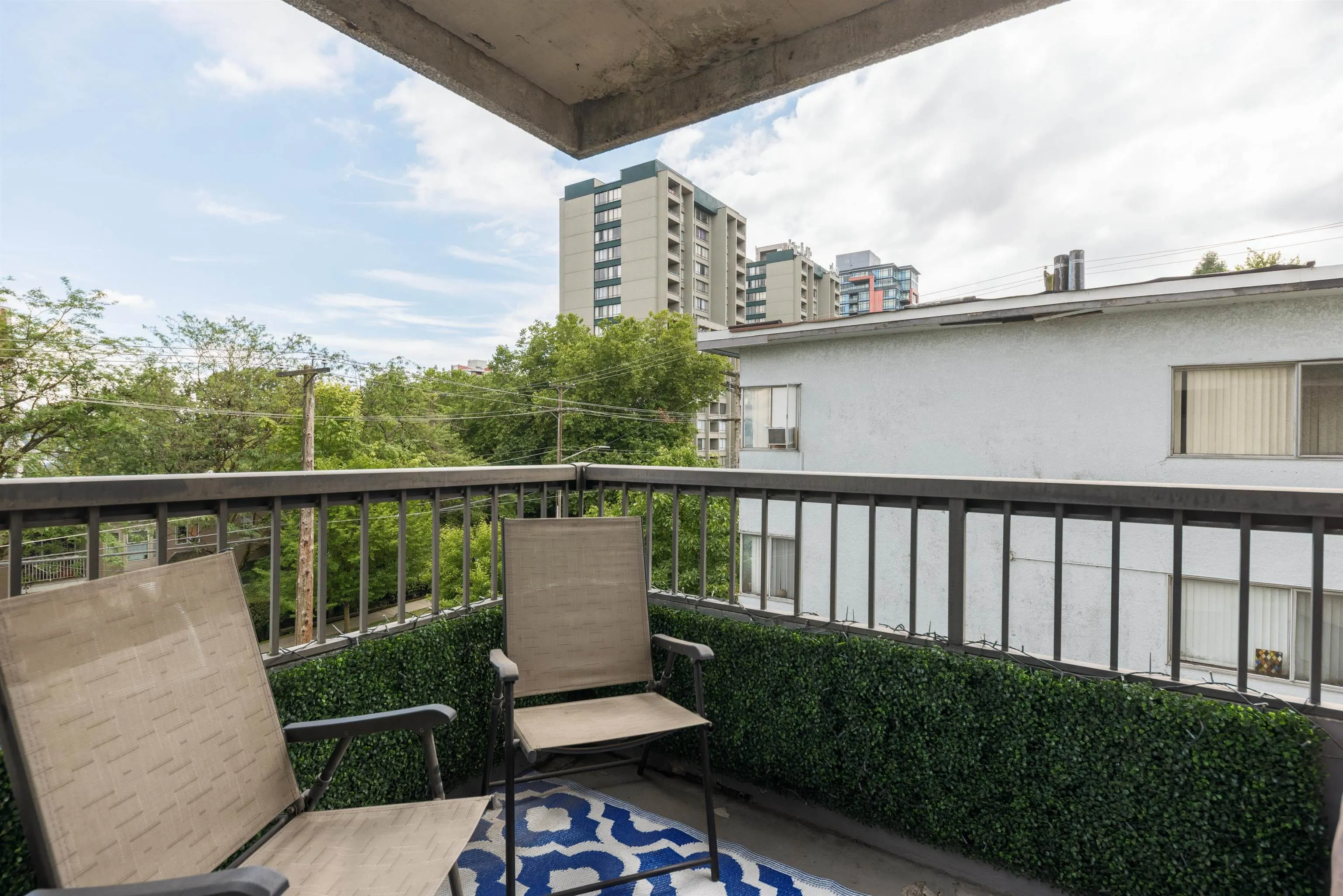 47 Agnes Street #404