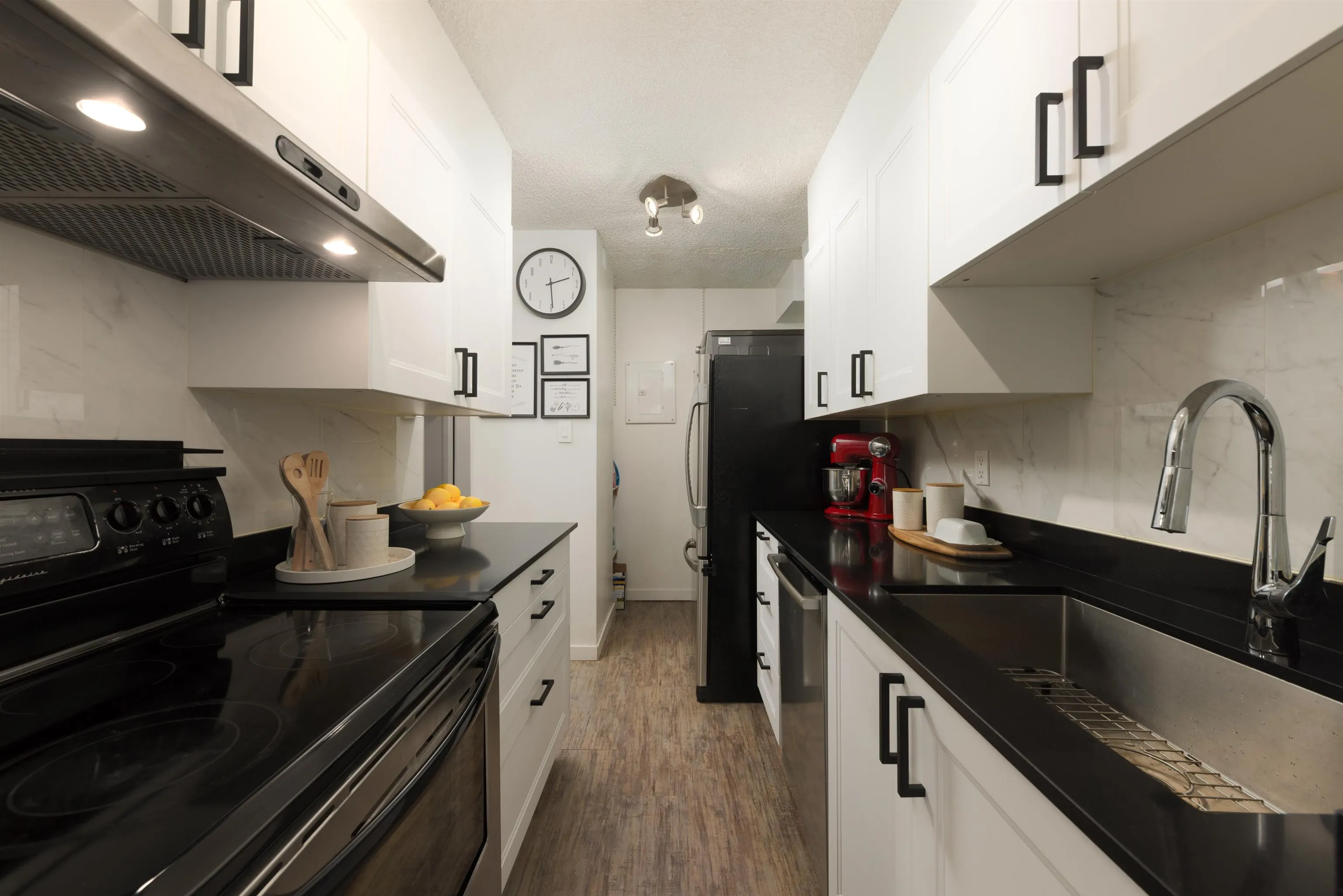47 Agnes Street #404