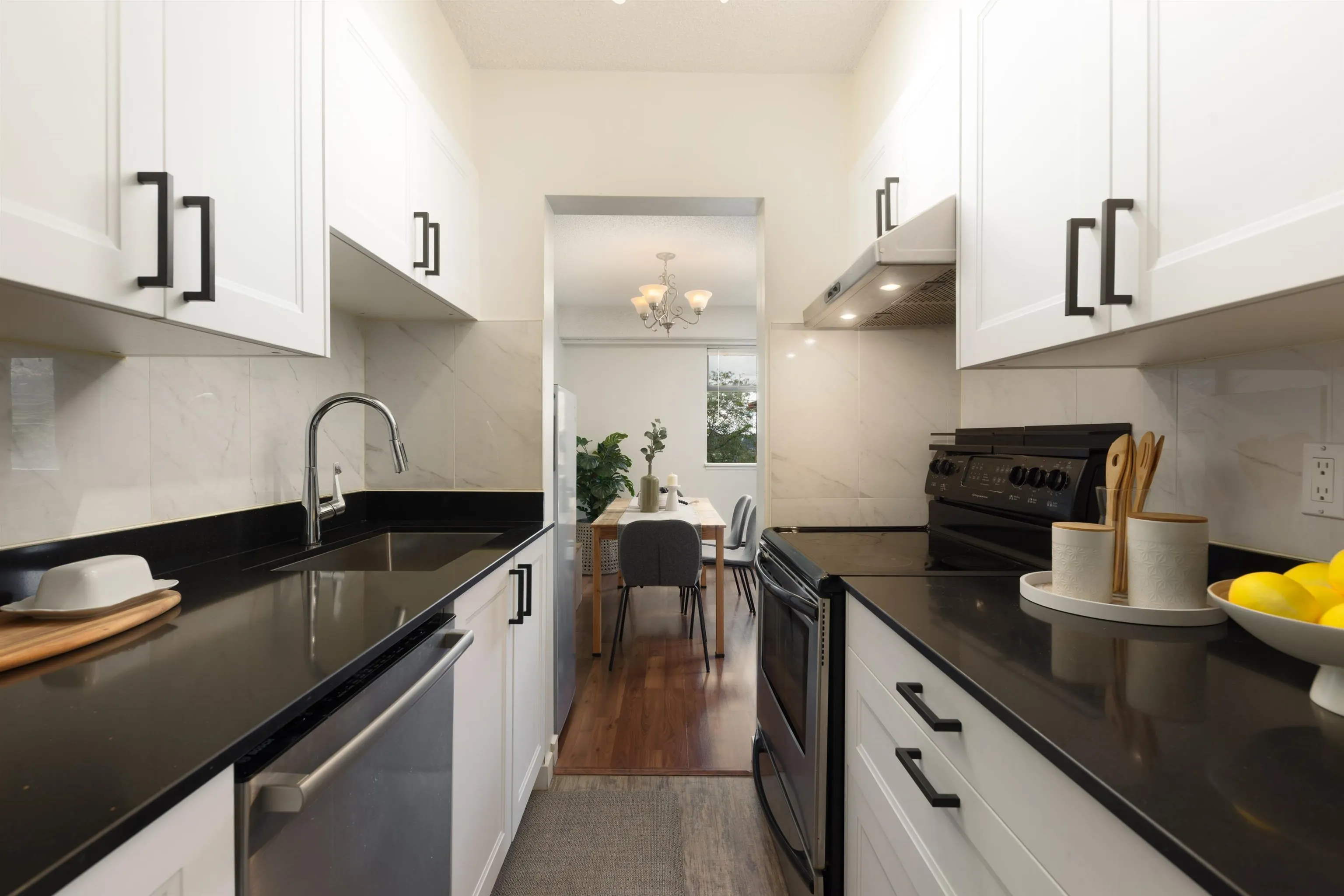 47 Agnes Street #404