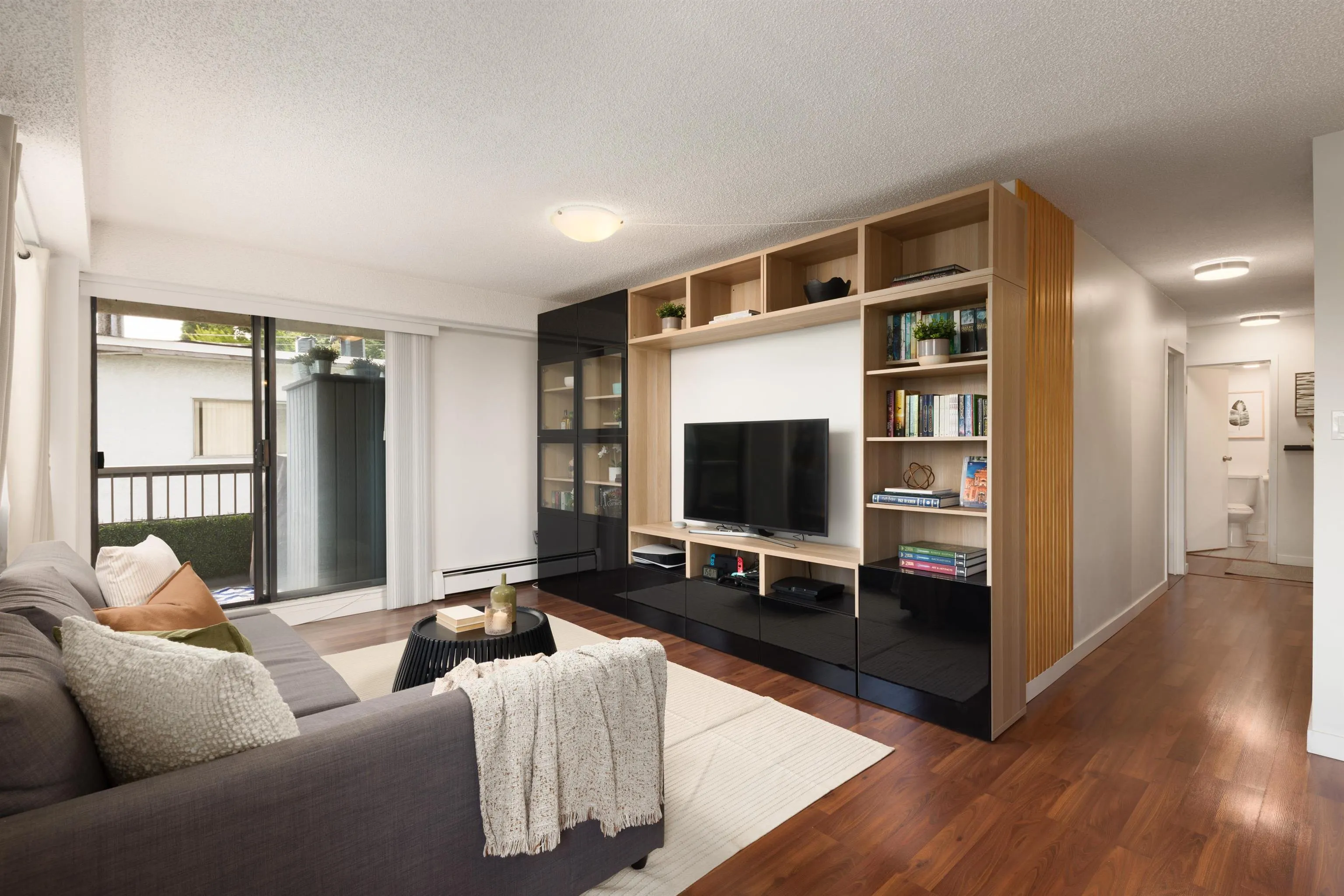 47 Agnes Street #404