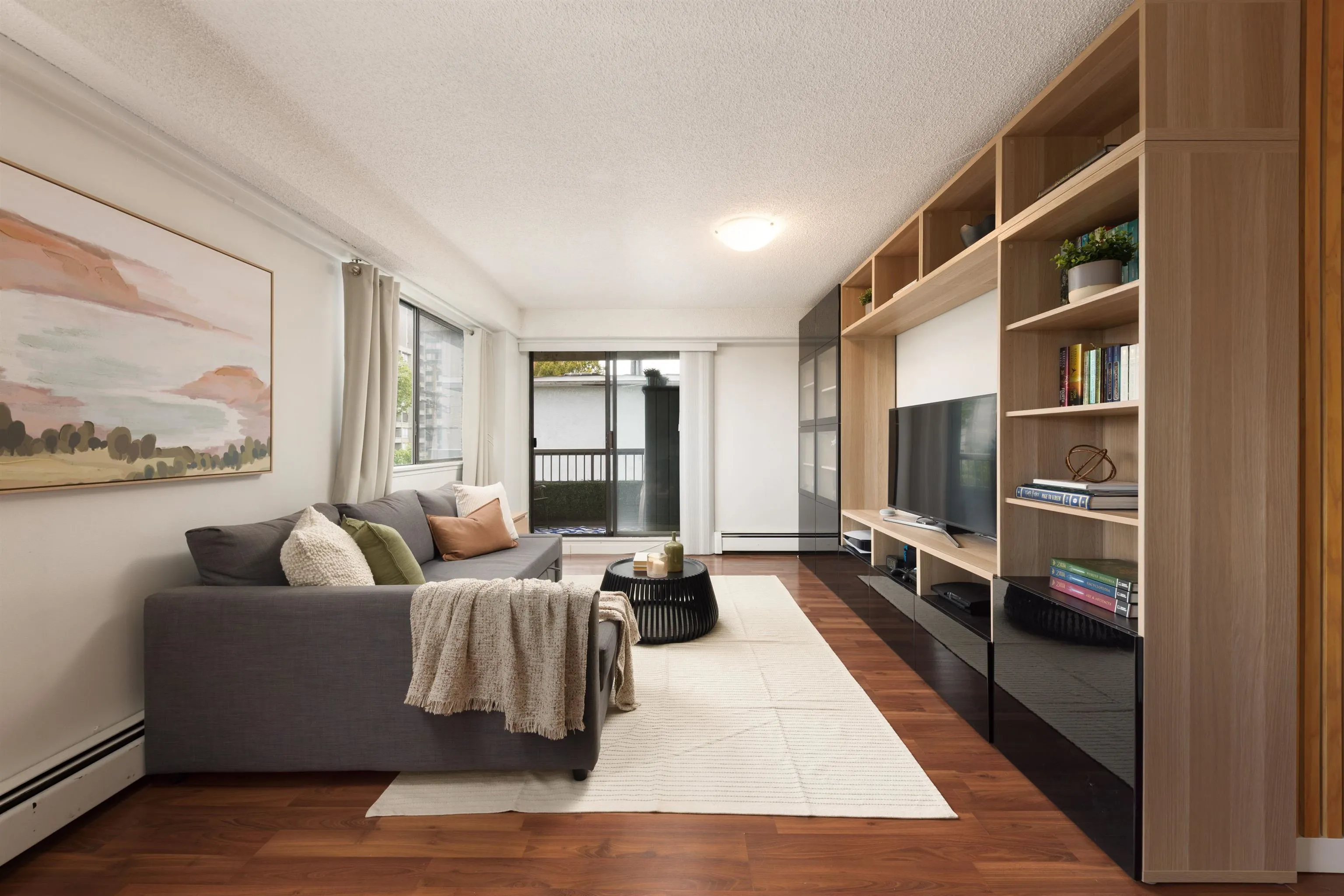 47 Agnes Street #404