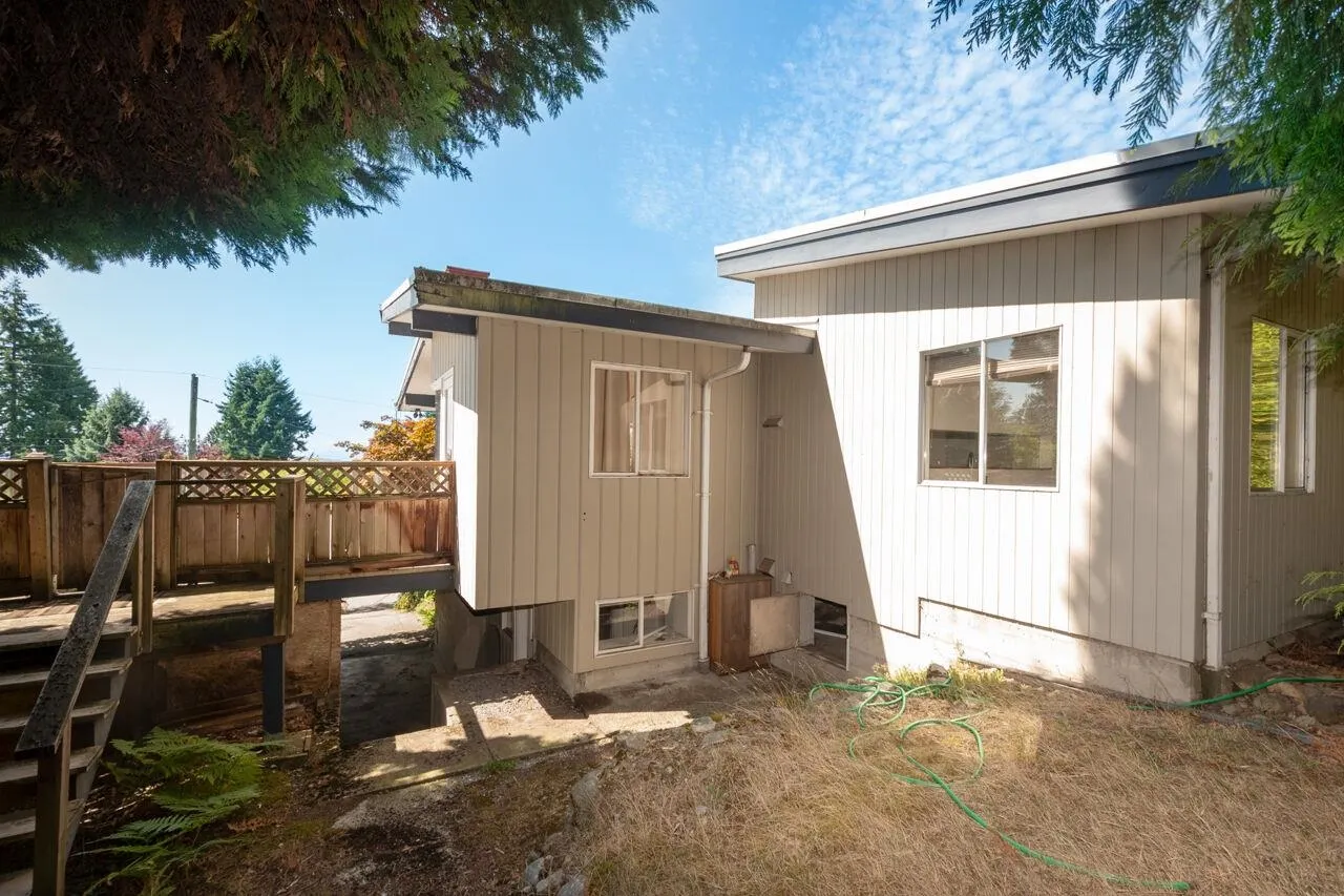 1241 Nepal Crescent