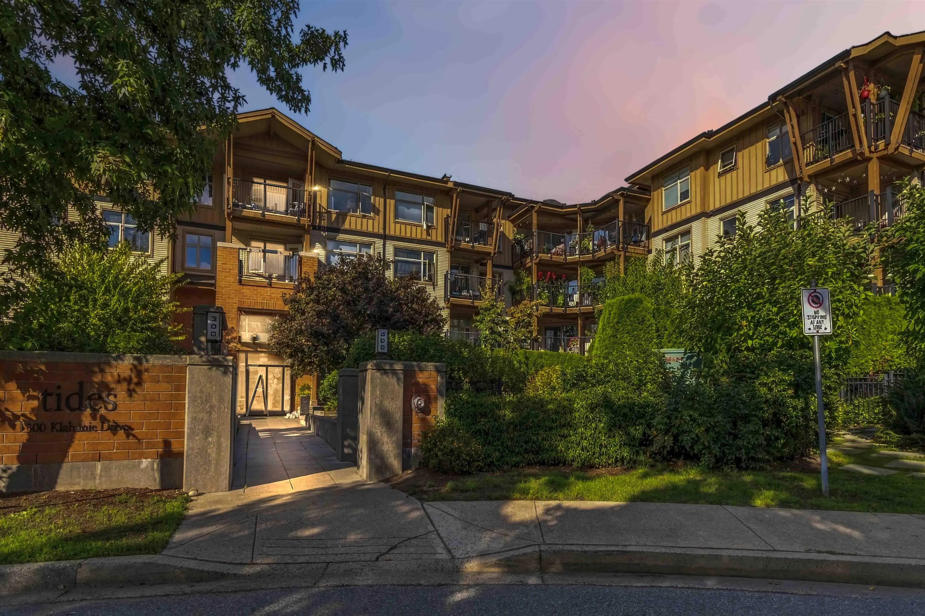 300 Klahanie Drive #109