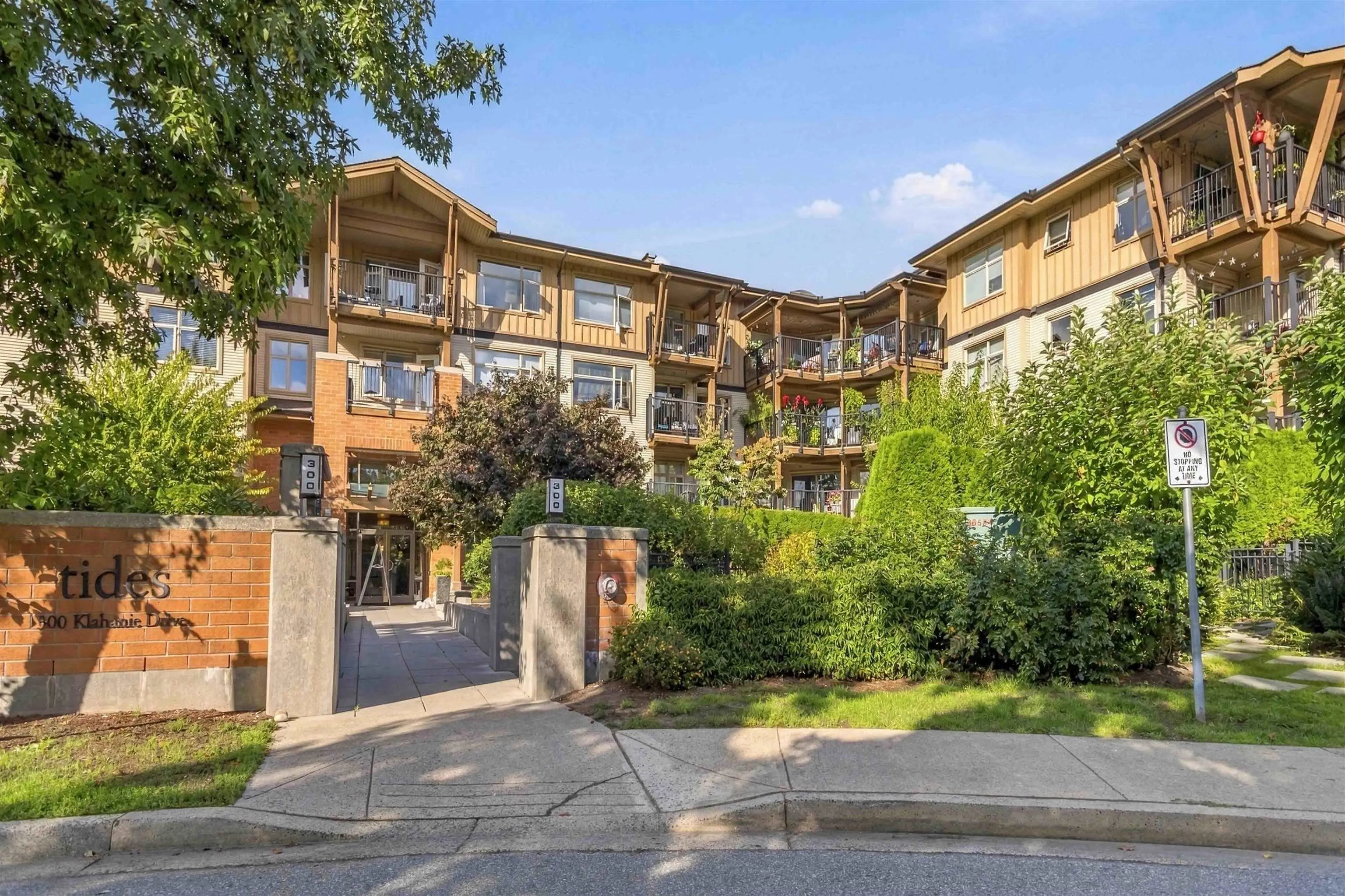300 Klahanie Drive #109