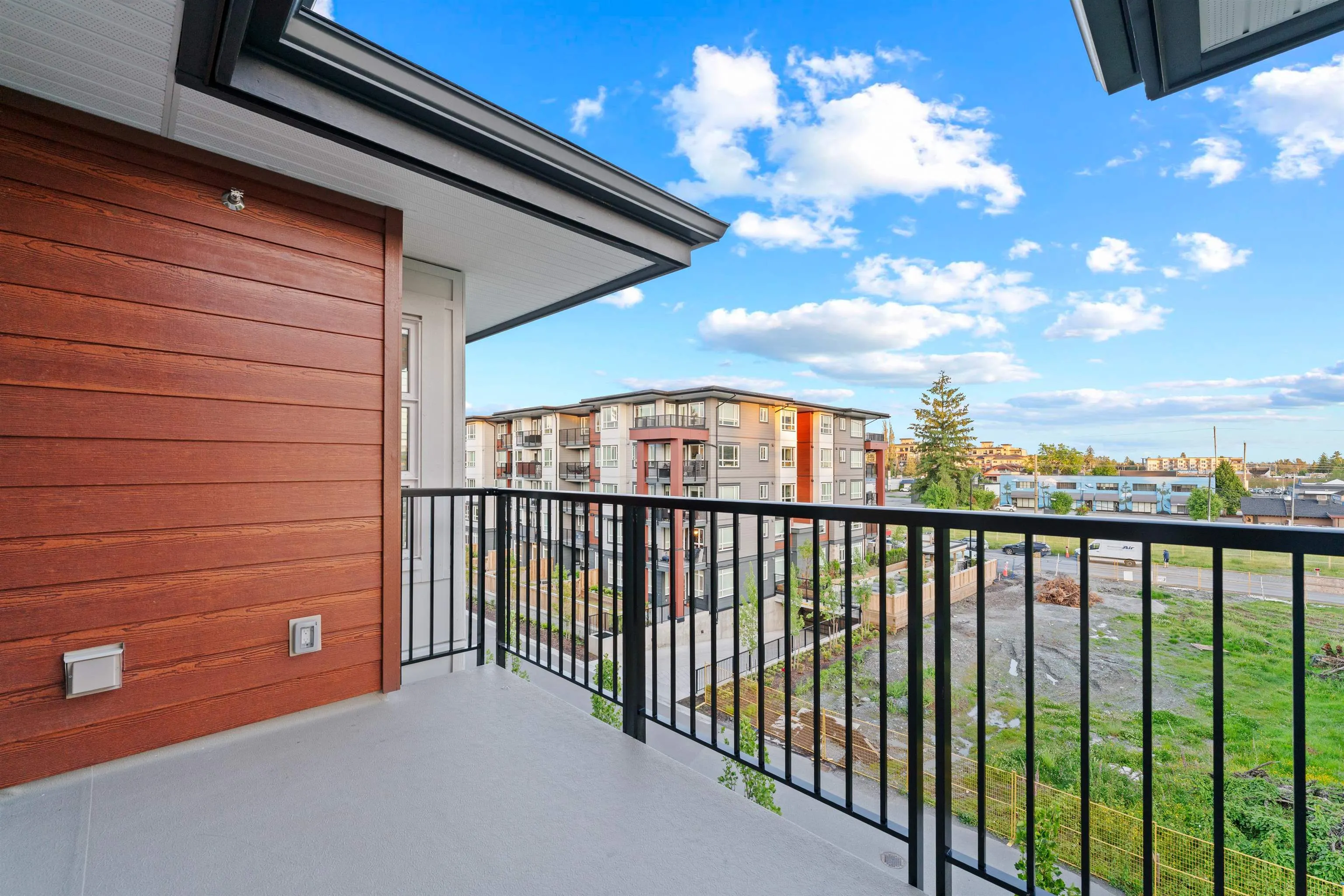 22562 121 Avenue #410