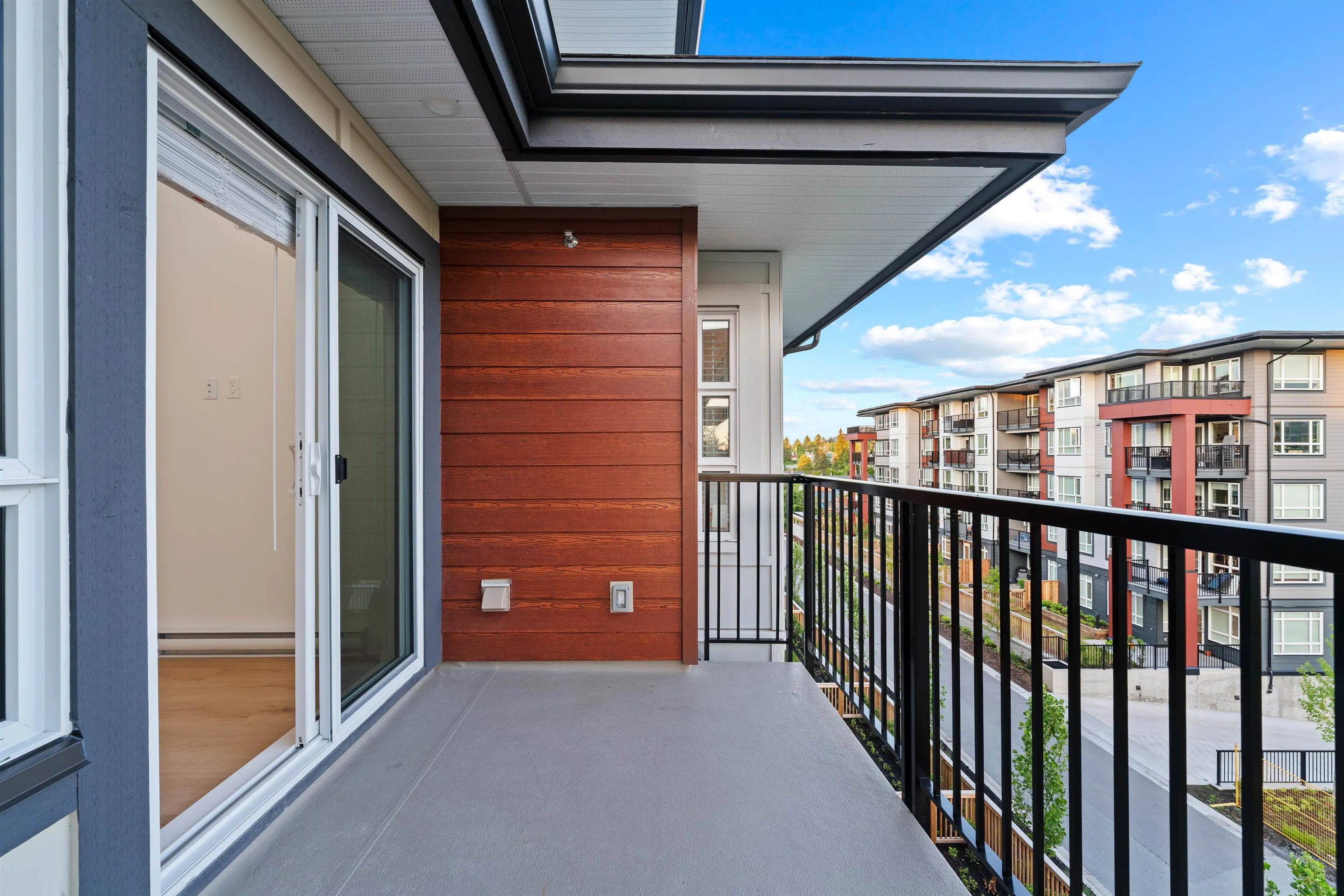22562 121 Avenue #410