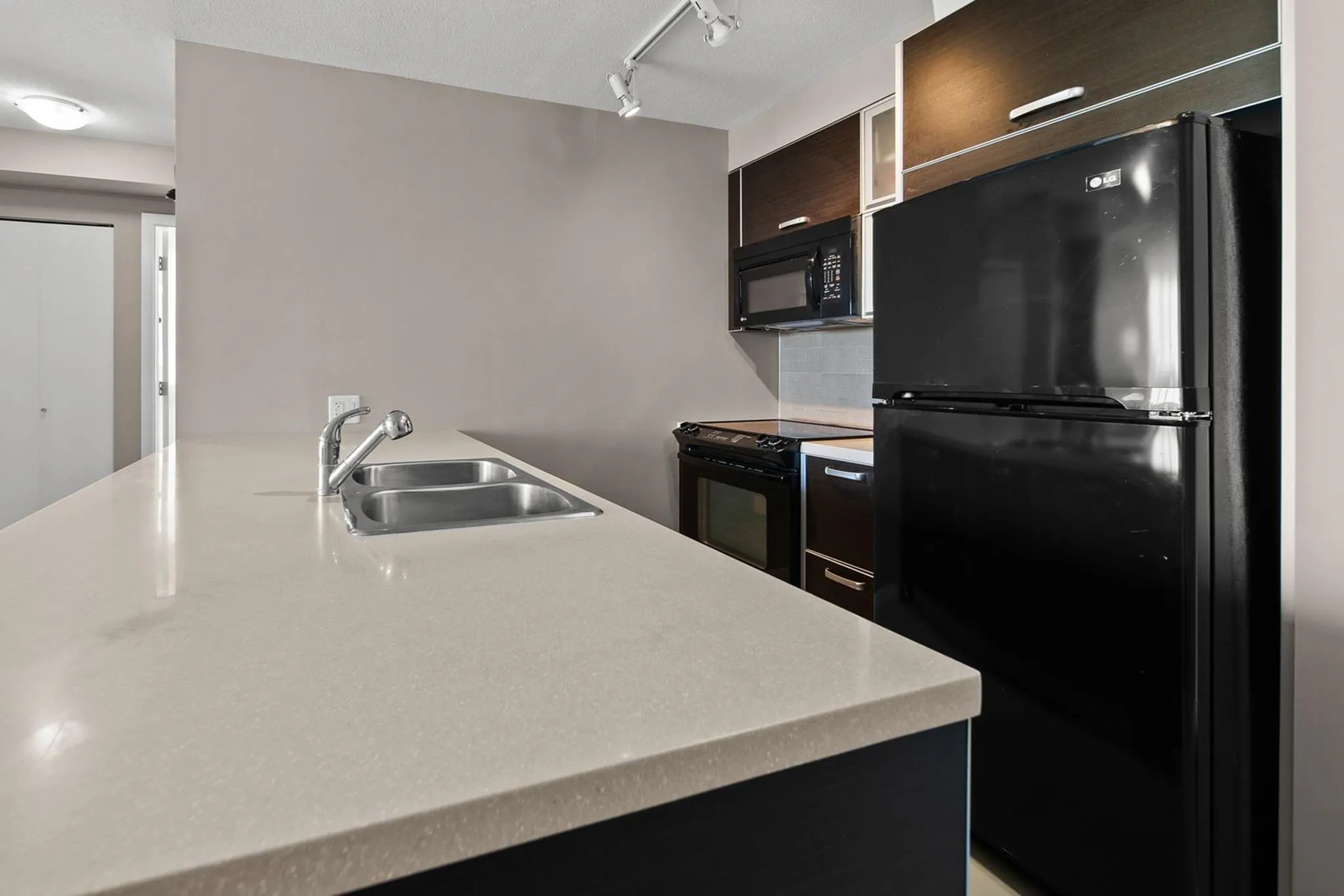 9981 Whalley Boulevard #909
