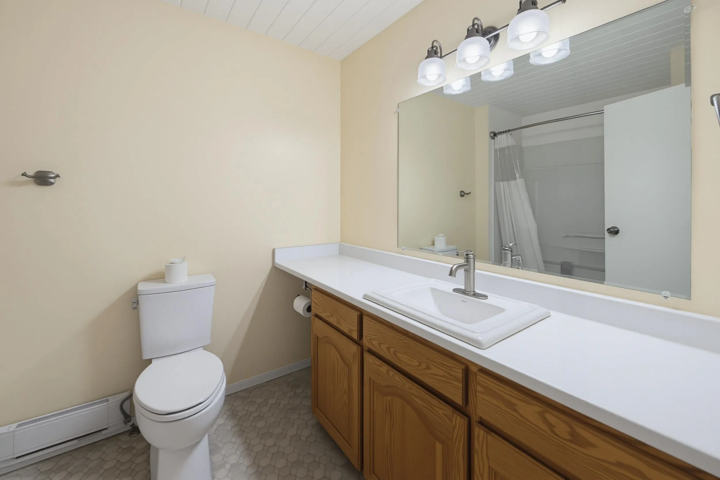 7525 Martin Place #33