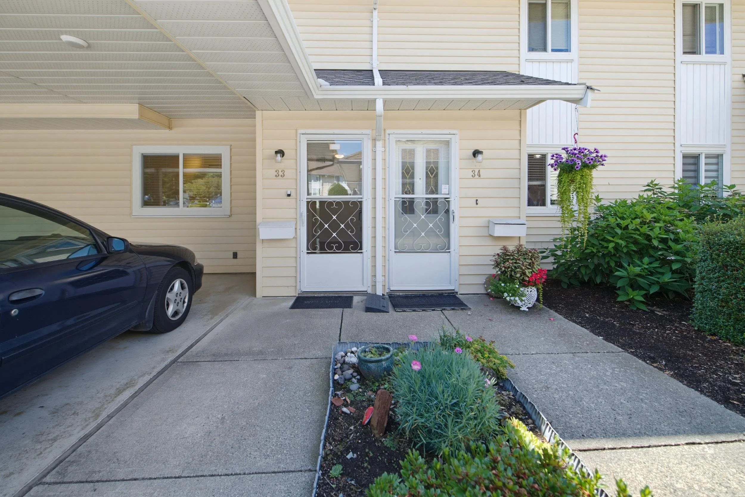 7525 Martin Place #33