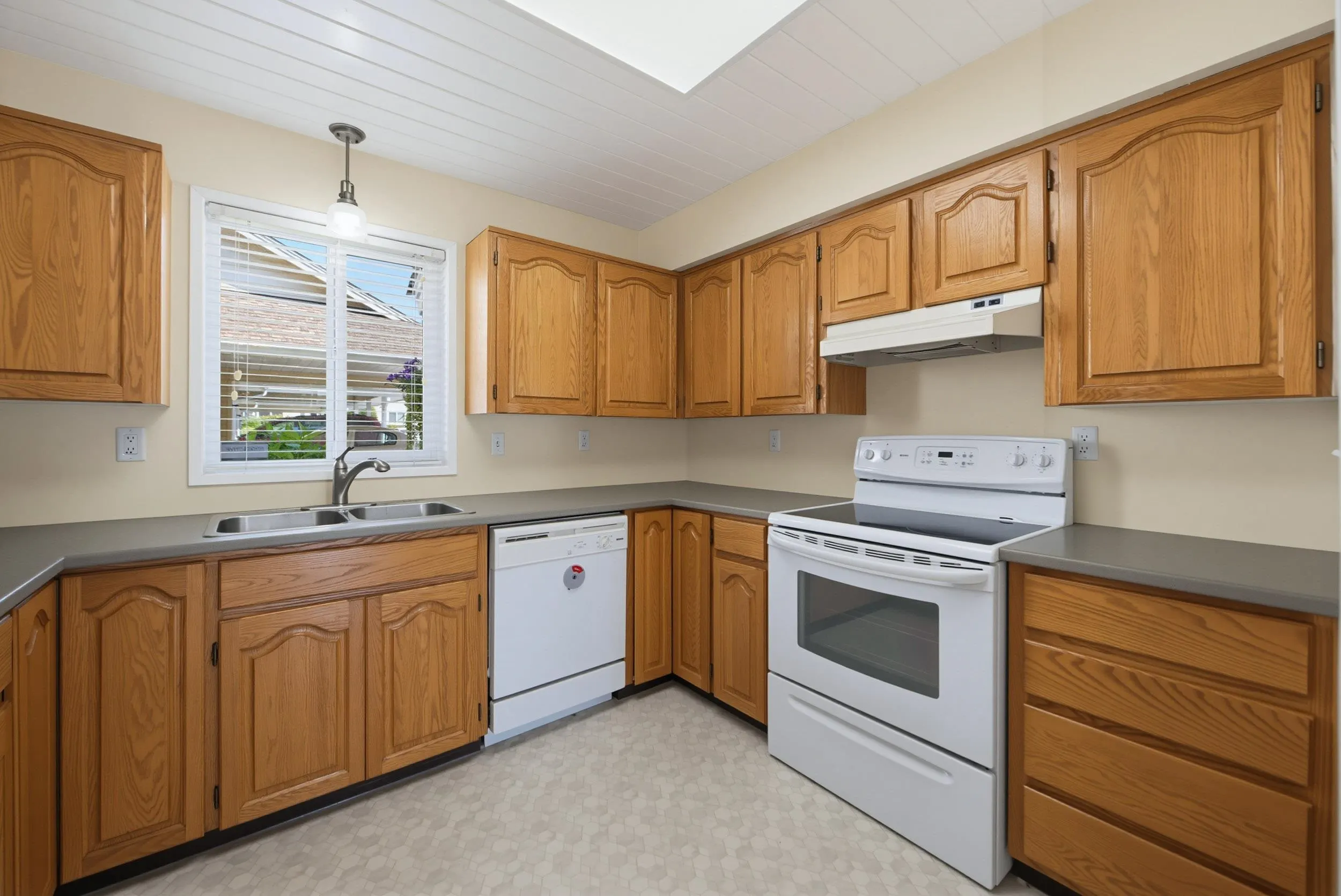 7525 Martin Place #33