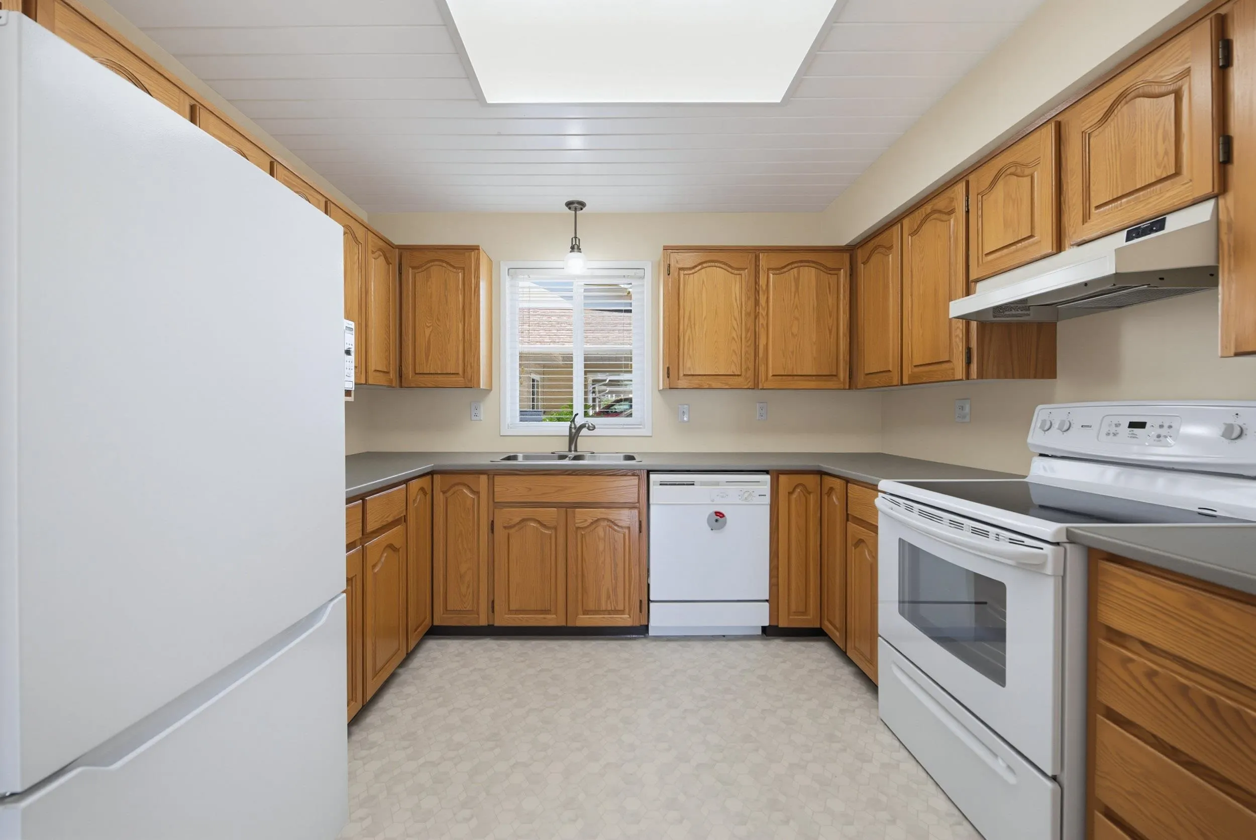 7525 Martin Place #33