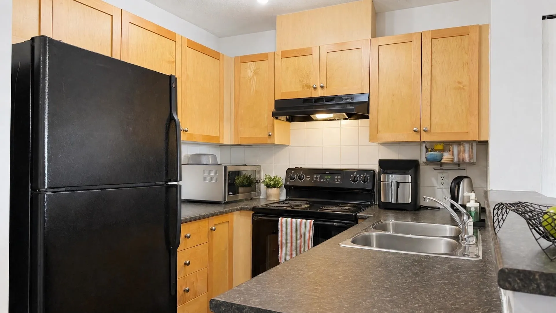 240 Sherbrooke Street #3411