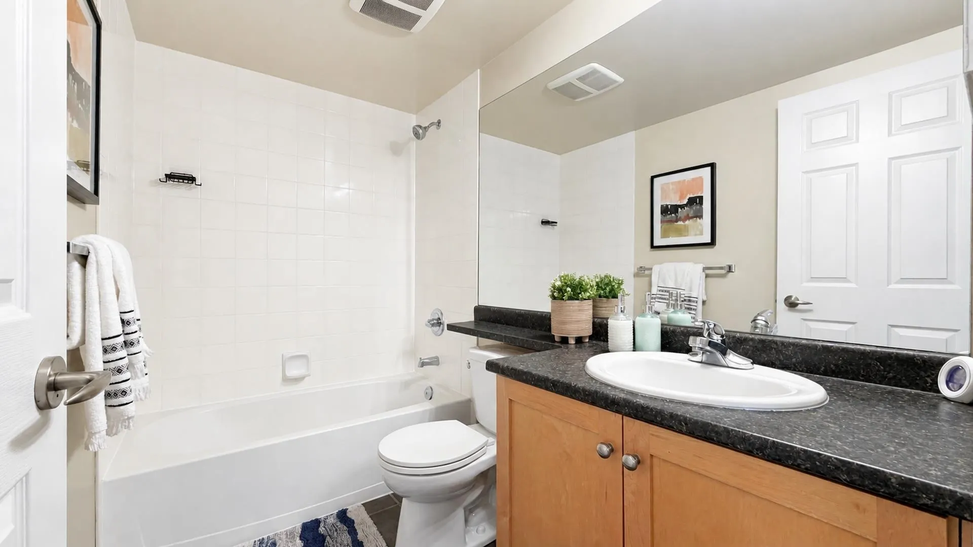 240 Sherbrooke Street #3411
