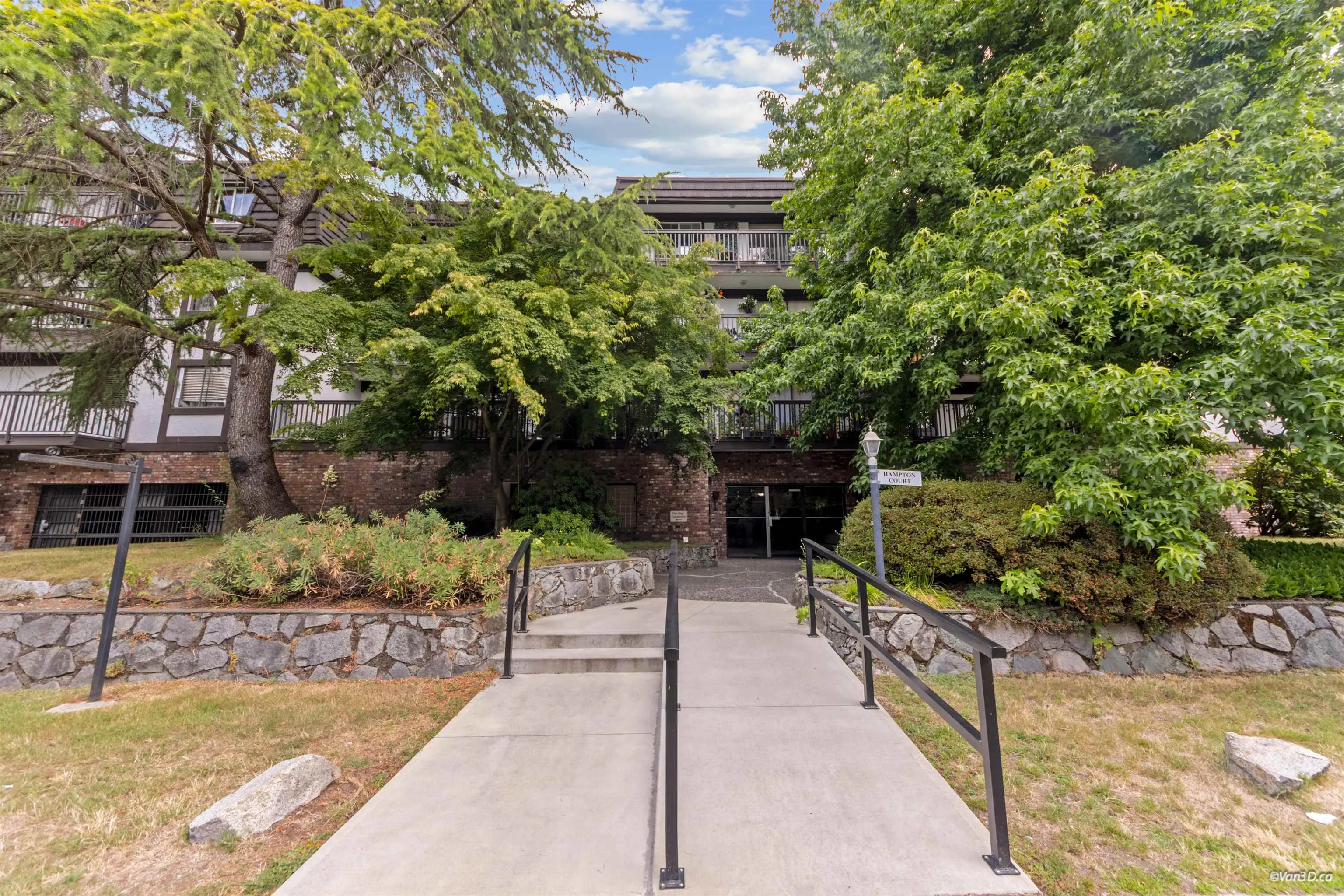 270 W 3rd Street #102
