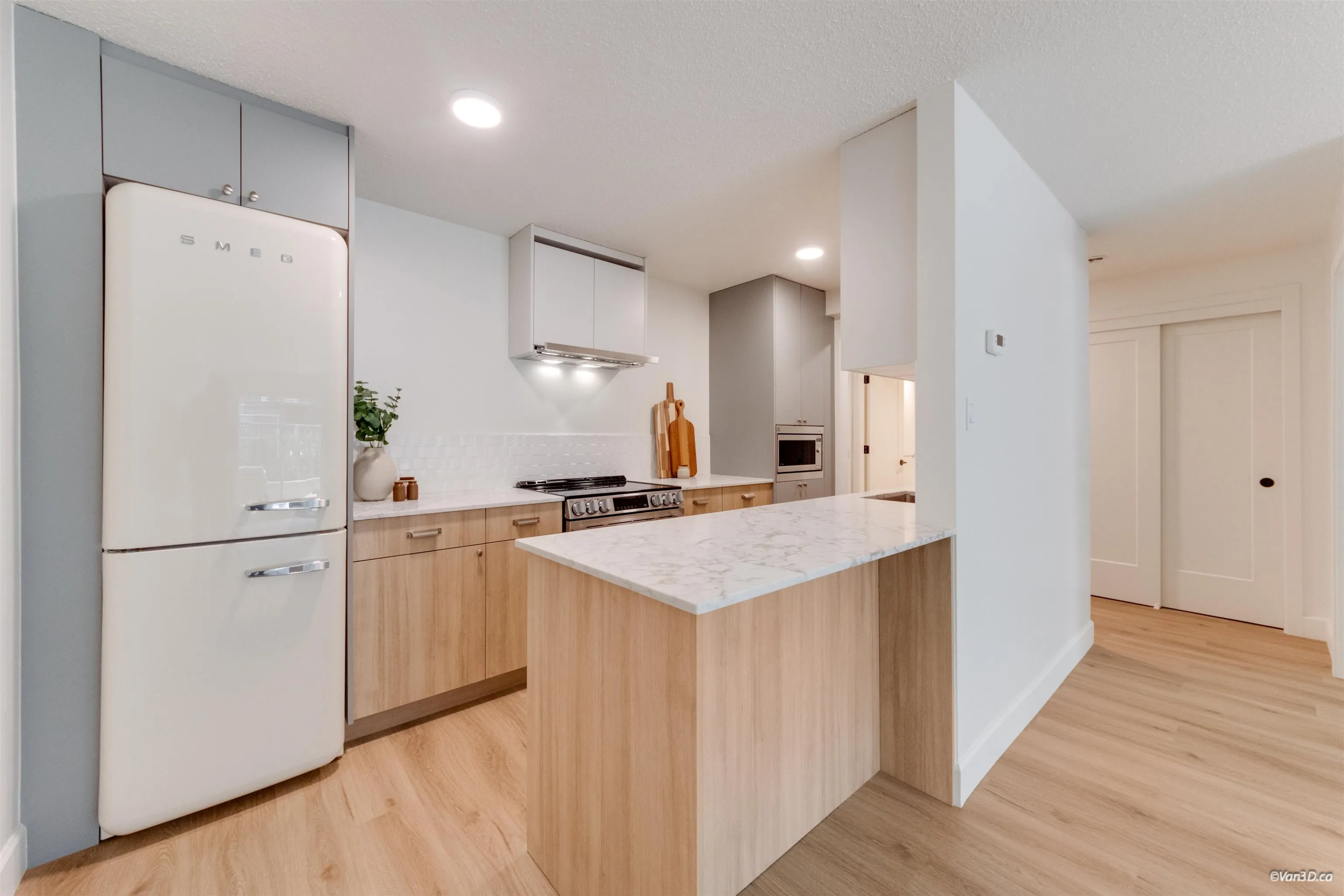 270 W 3rd Street #102