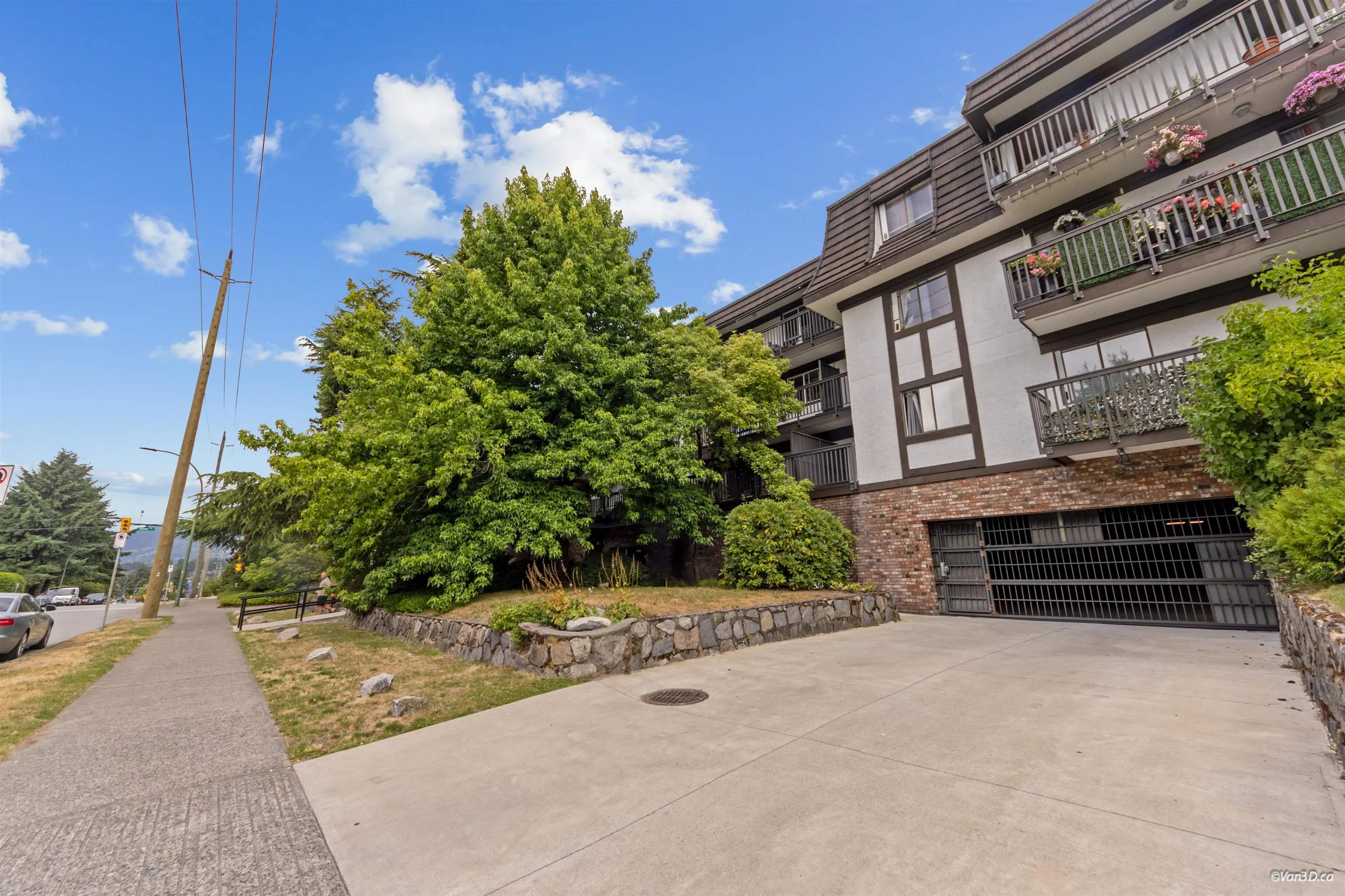 270 W 3rd Street #102