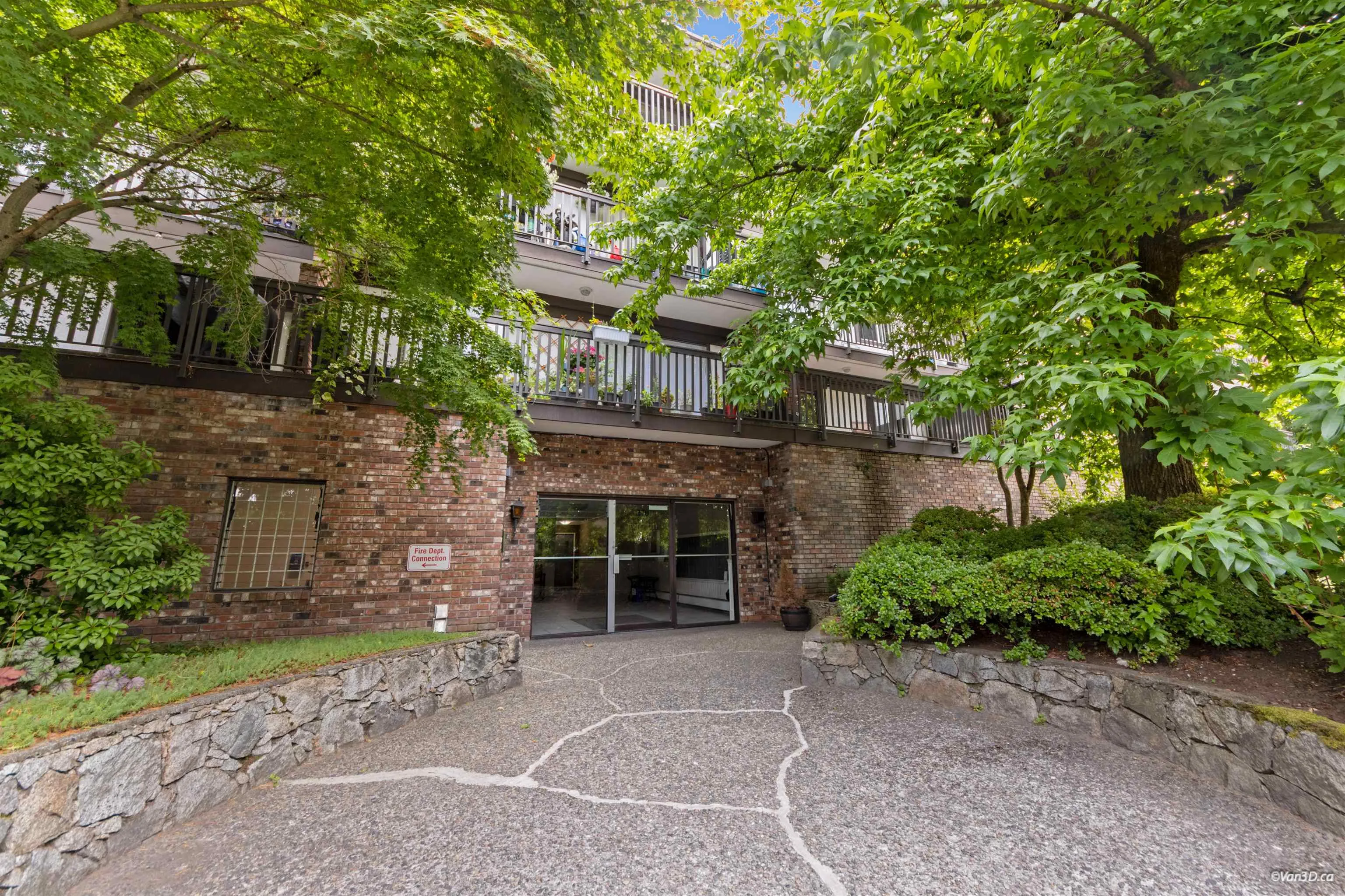 270 W 3rd Street #102