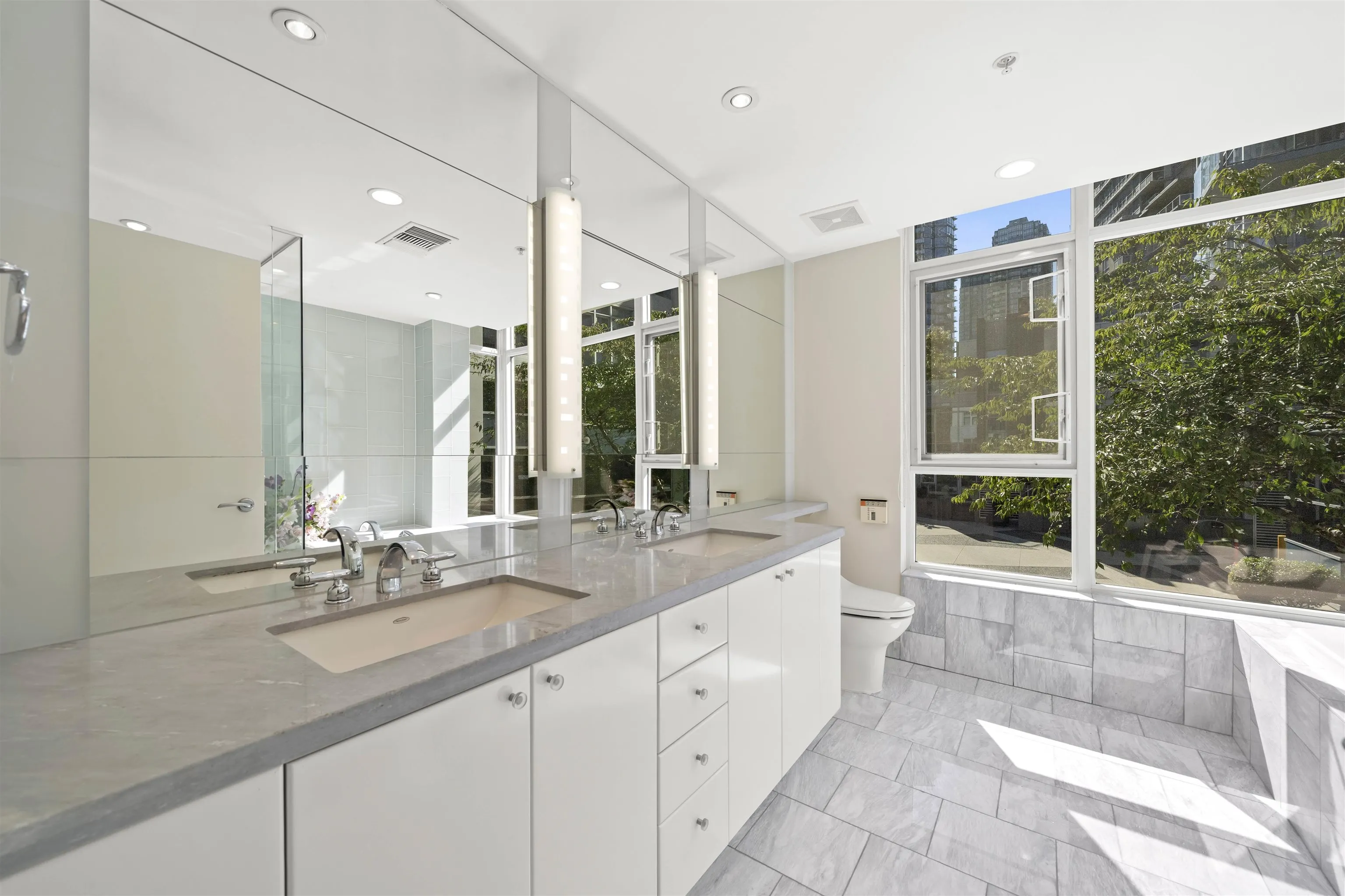 1281 W Cordova Street #TH19