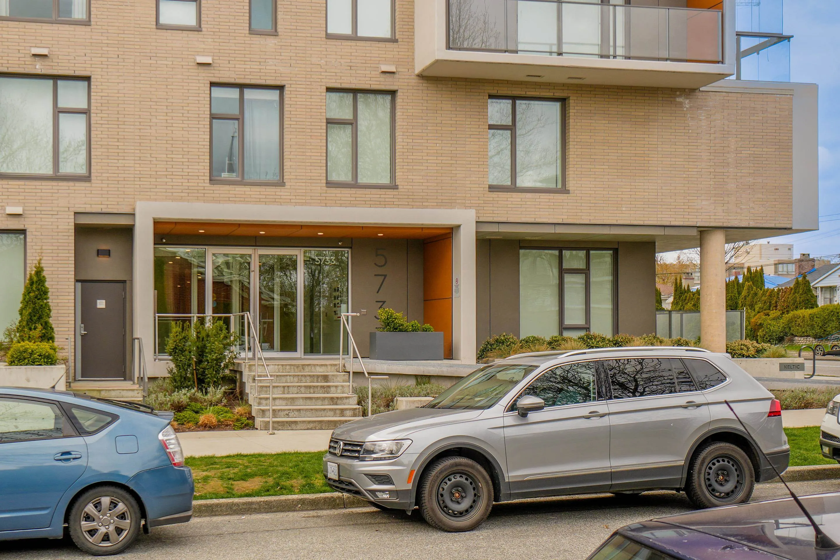 5733 Alberta Street #411