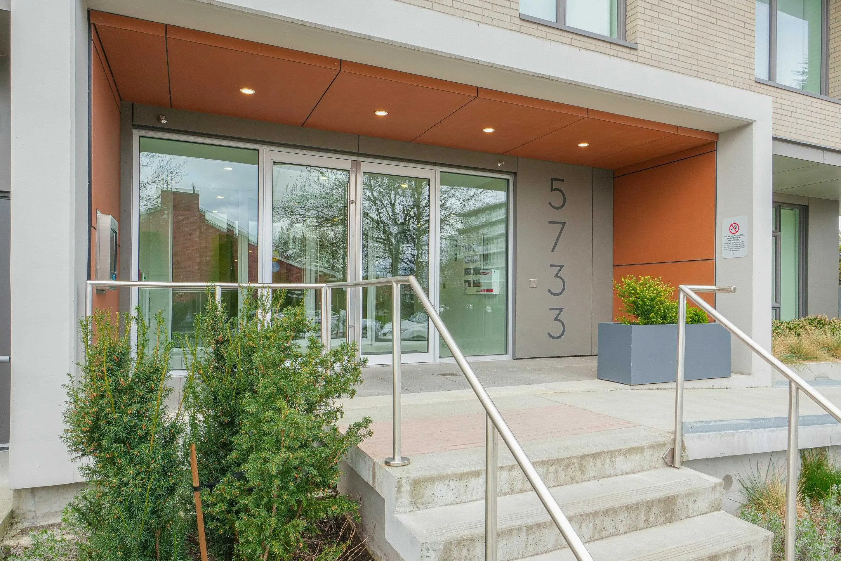 5733 Alberta Street #411