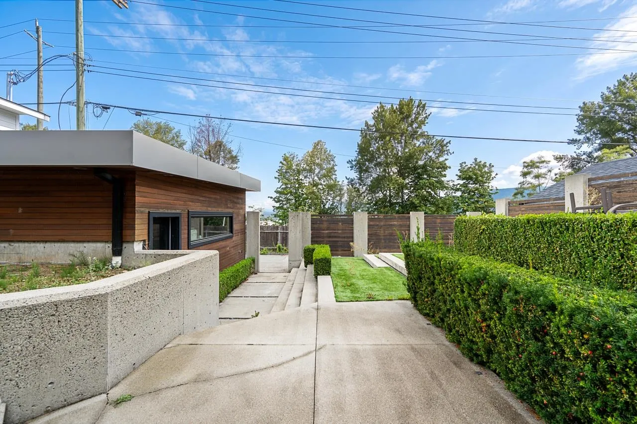 7317 Barnet Road
