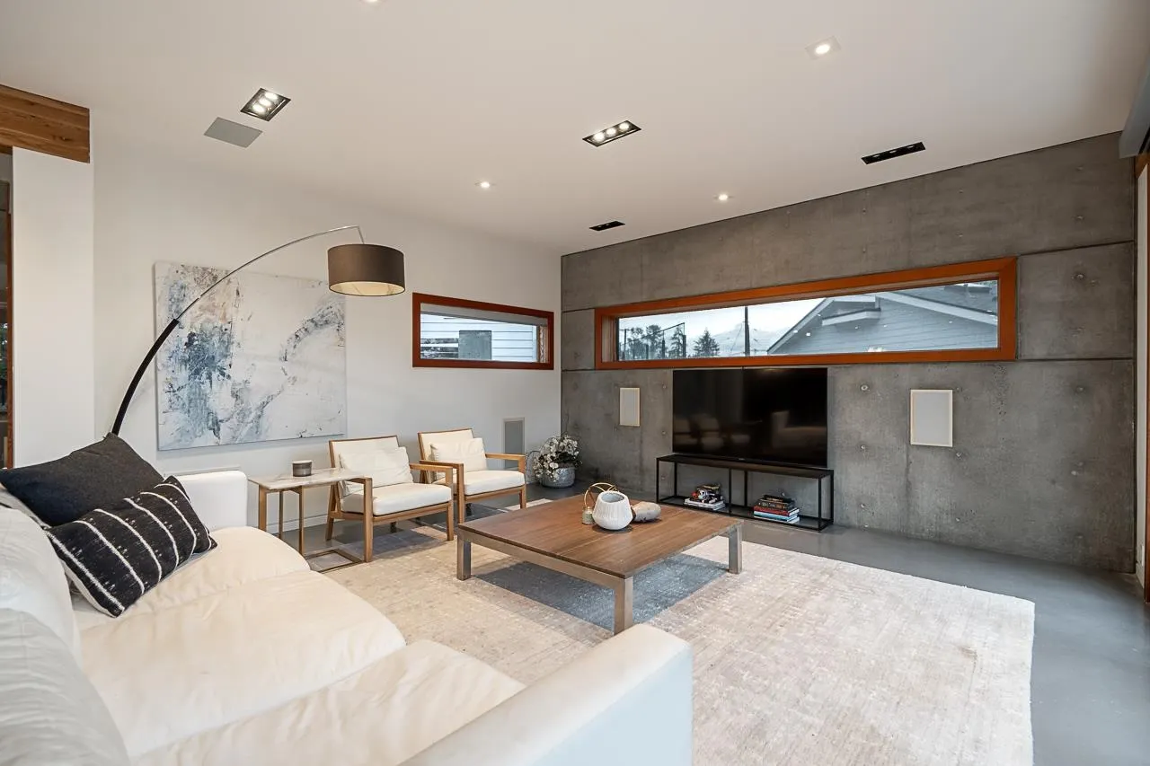 7317 Barnet Road