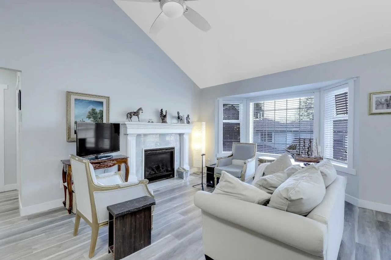 9109 154 Street #202