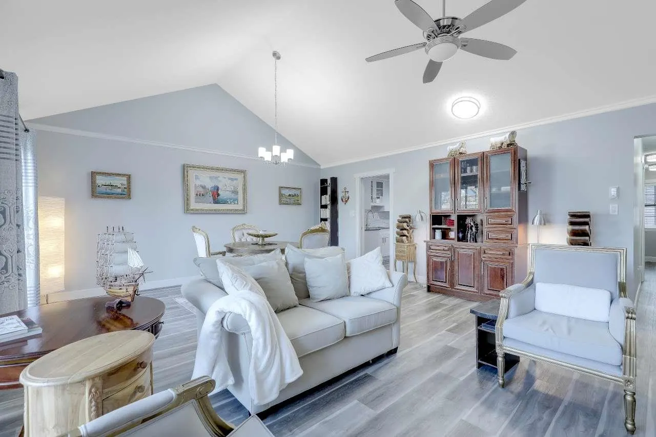 9109 154 Street #202