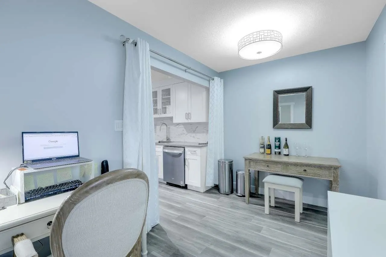 9109 154 Street #202